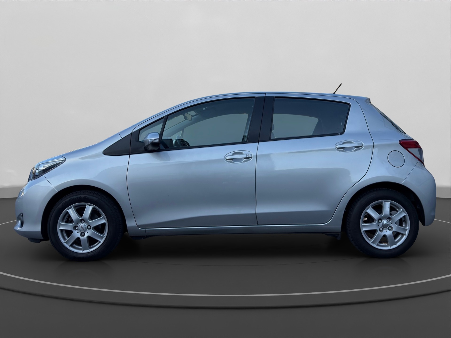 TOYOTA Yaris 1.33 Style Multidrive-image-1