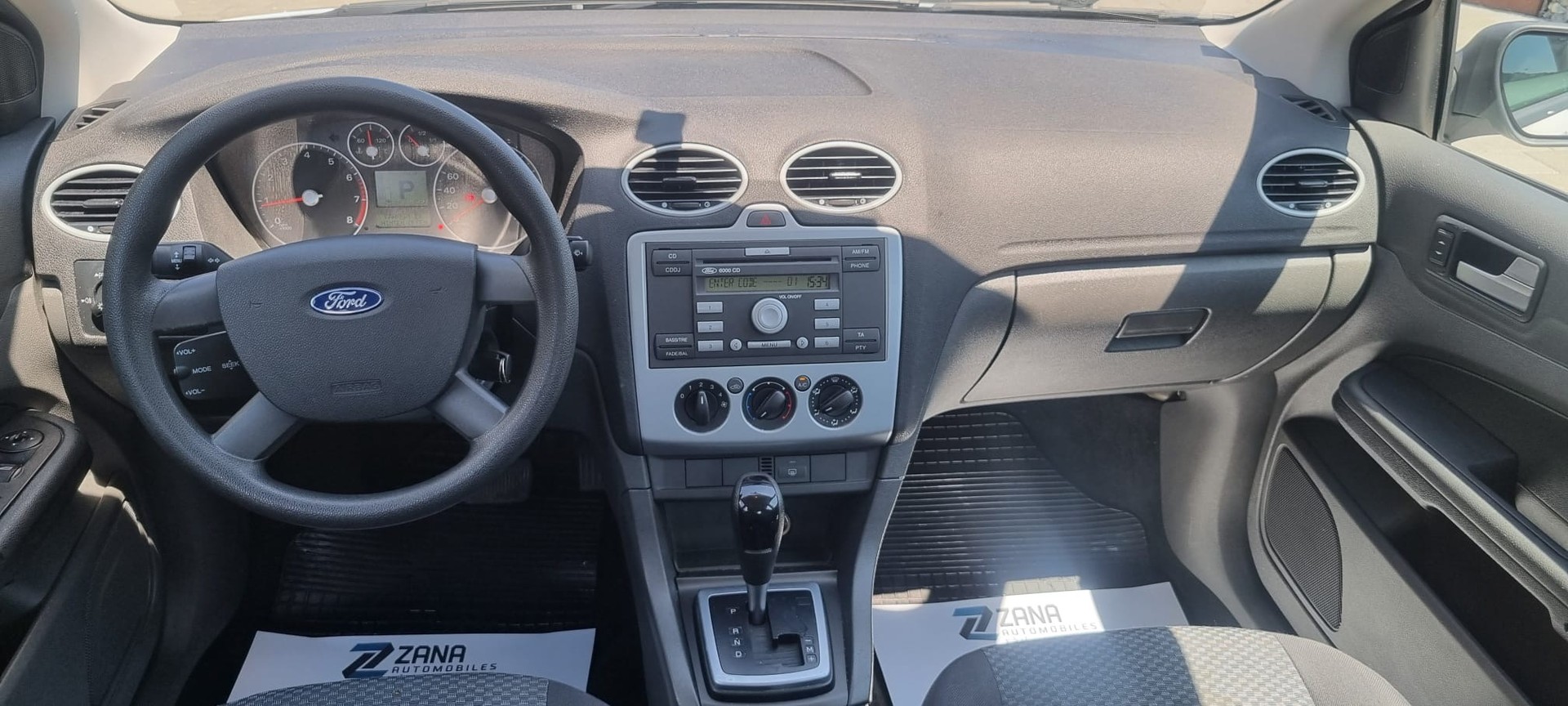 FORD Focus 1.6i Carving Automatic-image-8