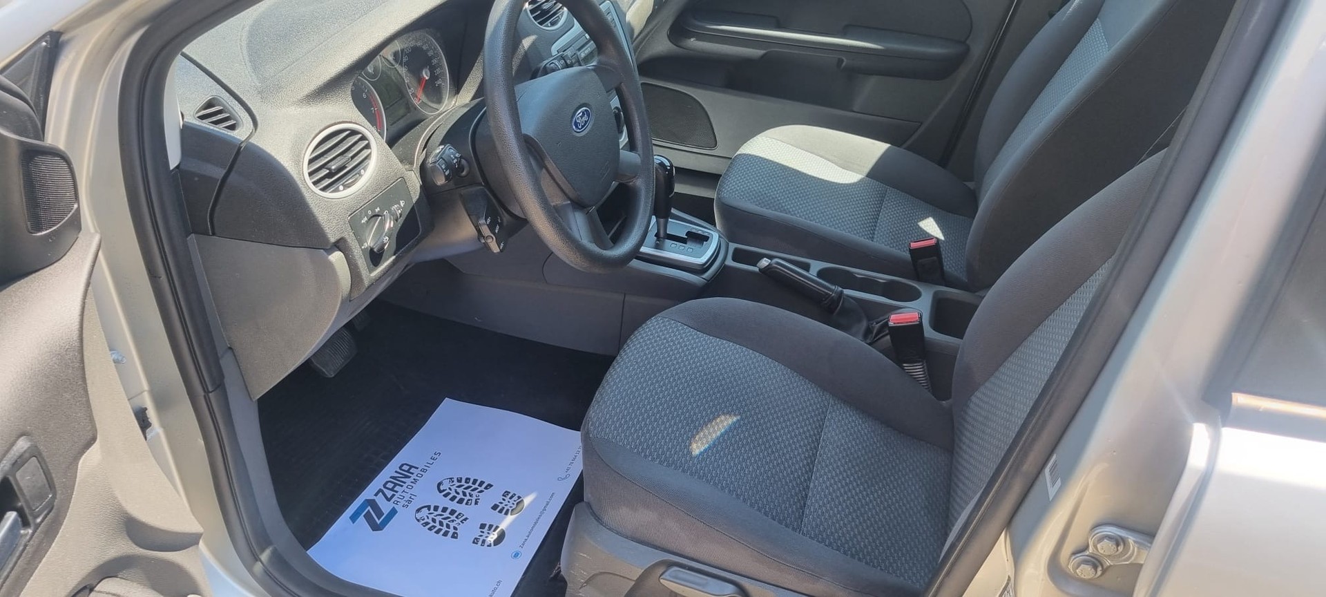 FORD Focus 1.6i Carving Automatic-image-11