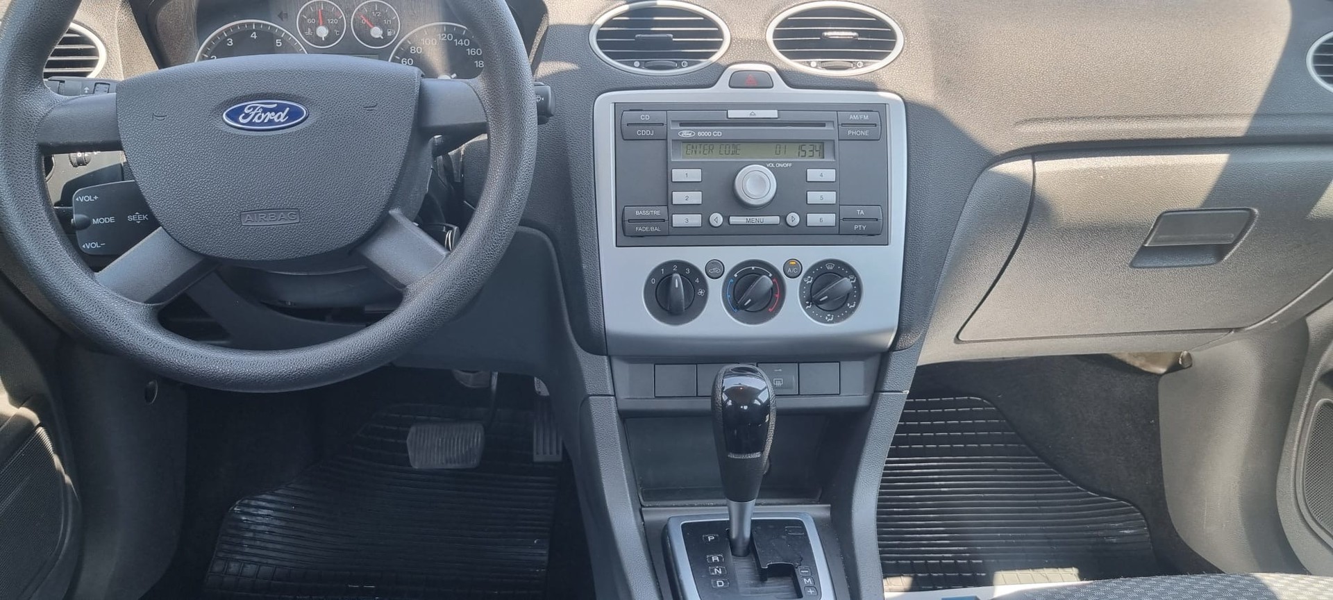 FORD Focus 1.6i Carving Automatic-image-10