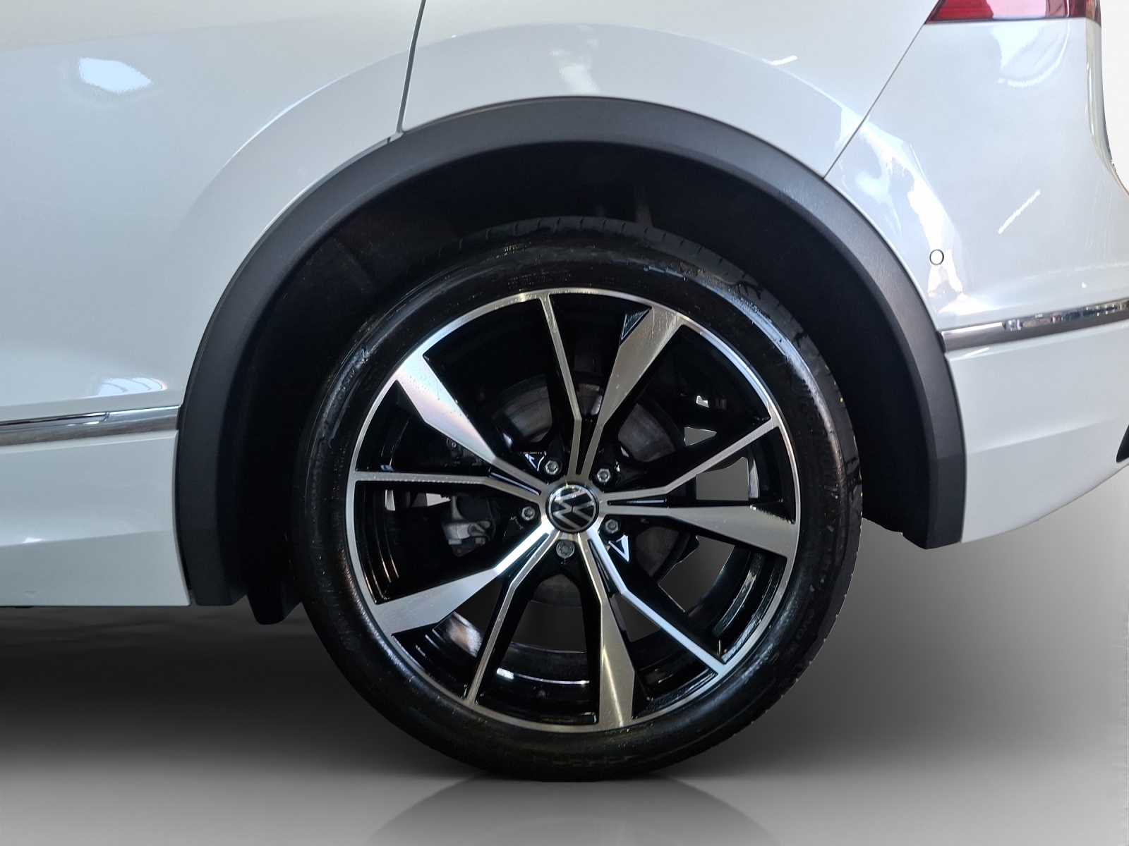 VW Tiguan 2.0TSI R-Line 4Motion DSG-image-13