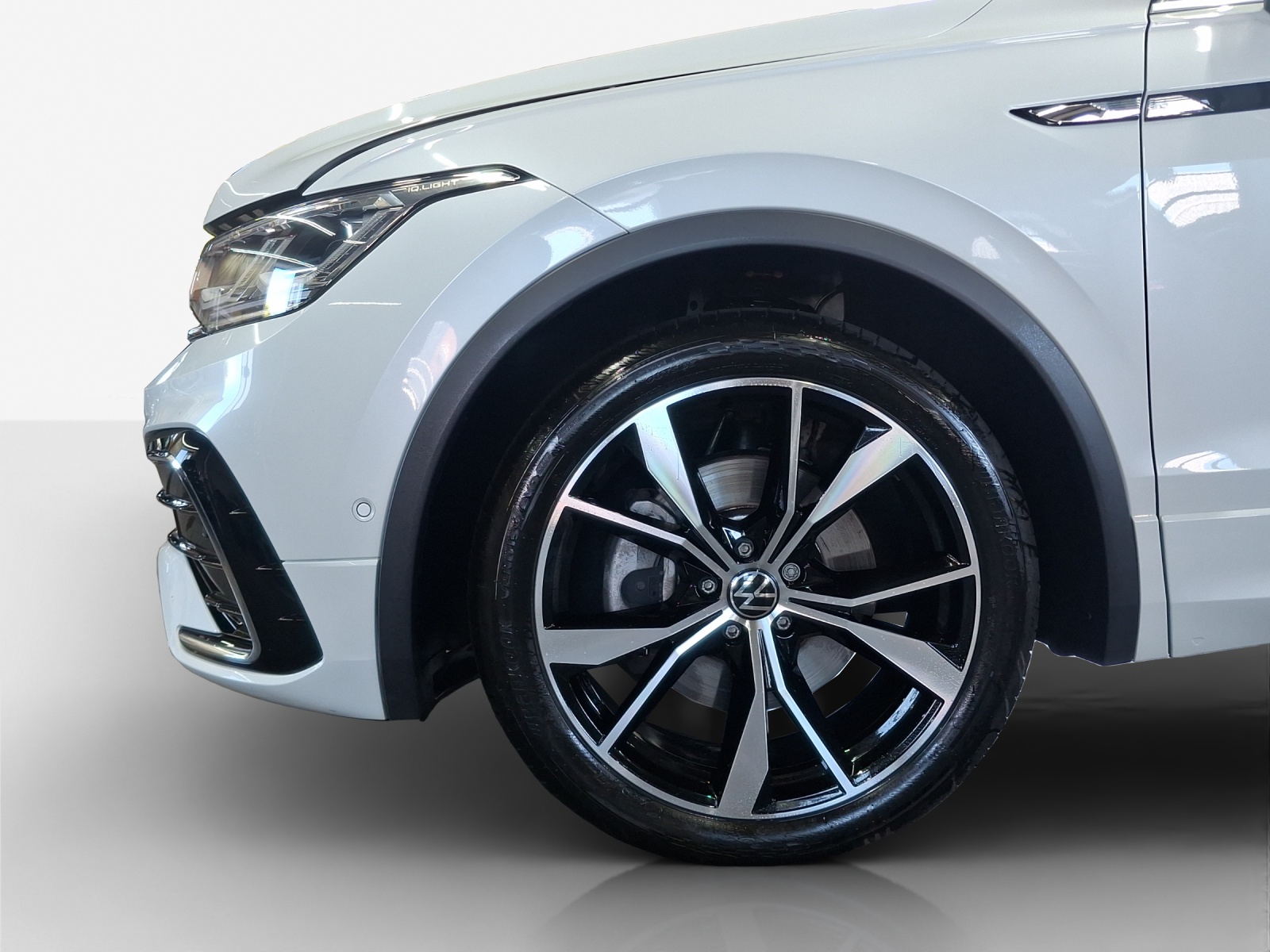 VW Tiguan 2.0TSI R-Line 4Motion DSG-image-14