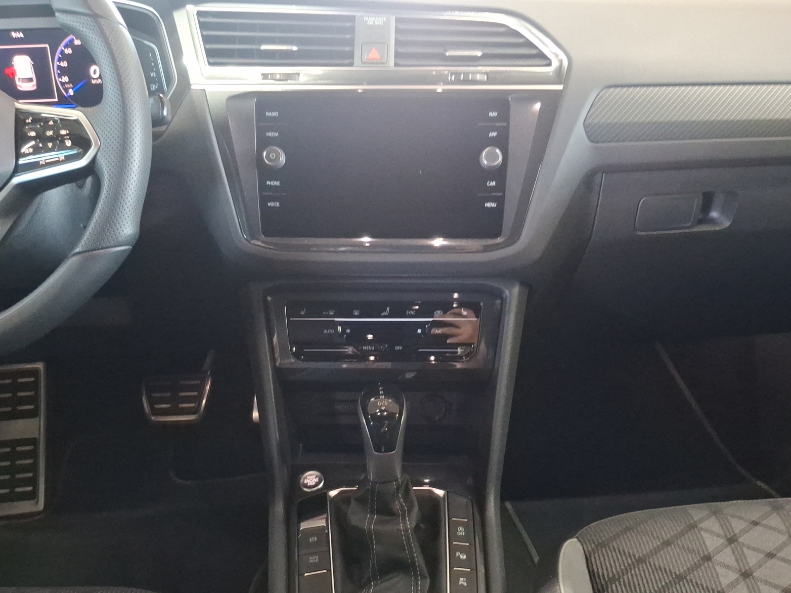 VW Tiguan 2.0TSI R-Line 4Motion DSG-image-10