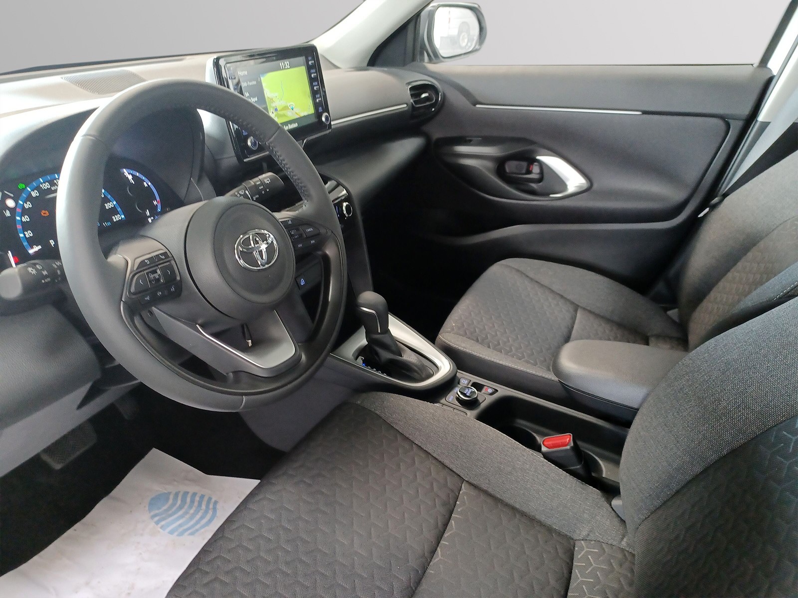 TOYOTA Yaris Cross 1.5 VVT-i HSD Comfort AWD-i-image-6