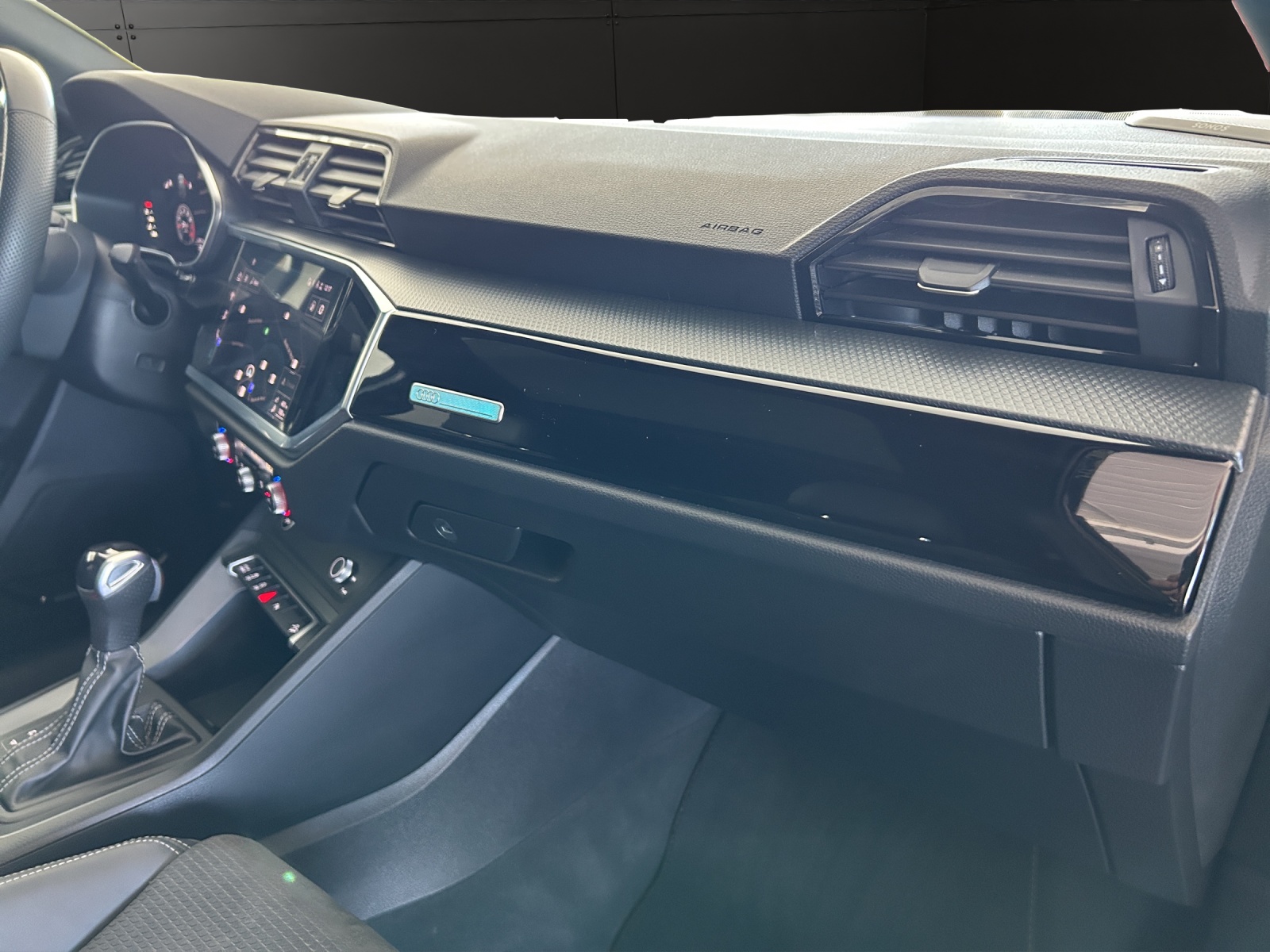 AUDI Q3 Sportback 35 TFSI S line Attraction S-tronic-image-21