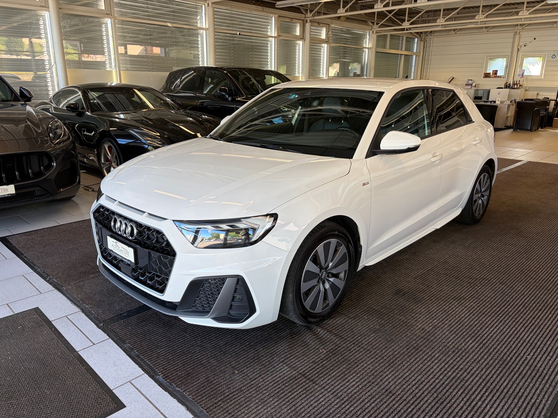 AUDI A1 Sportback 30 TFSI S Line S-tronic | CH Fahrzeug | LED | Kamera | Adaptiver Tempomat | 17" |-image-8