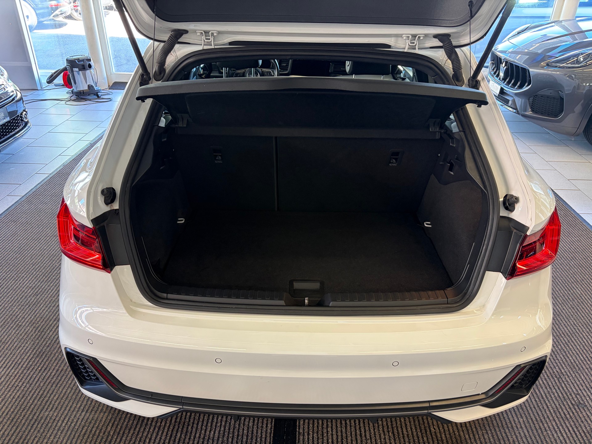 AUDI A1 Sportback 30 TFSI S Line S-tronic | CH Fahrzeug | LED | Kamera | Adaptiver Tempomat | 17" |-image-24