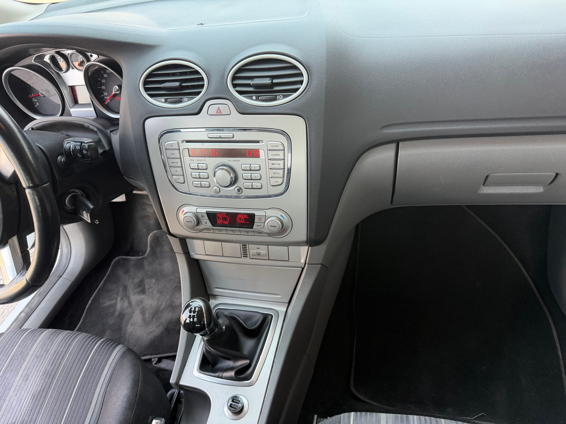 FORD Focus 1.6i VCT Carving-image-5