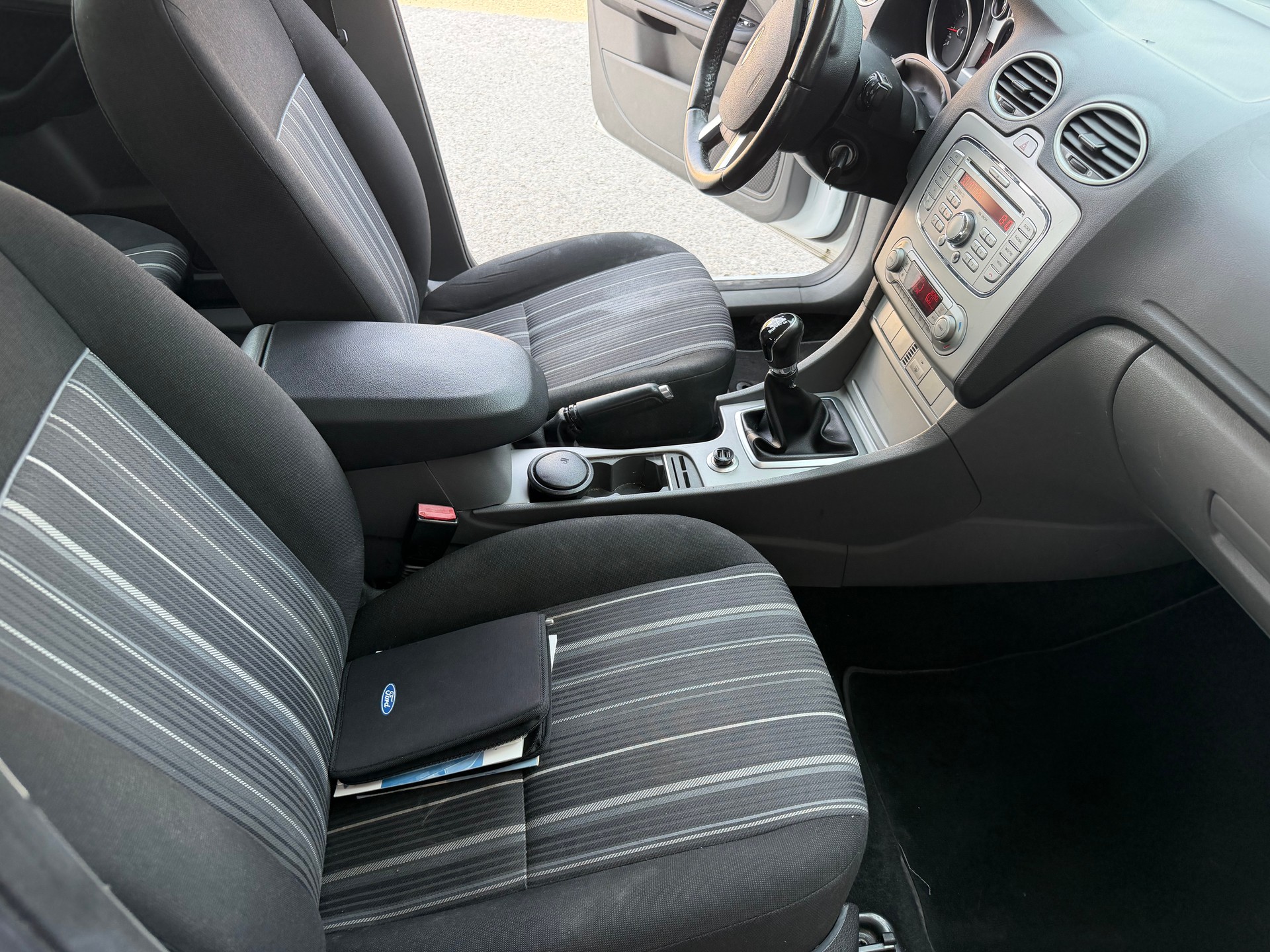 FORD Focus 1.6i VCT Carving-image-7