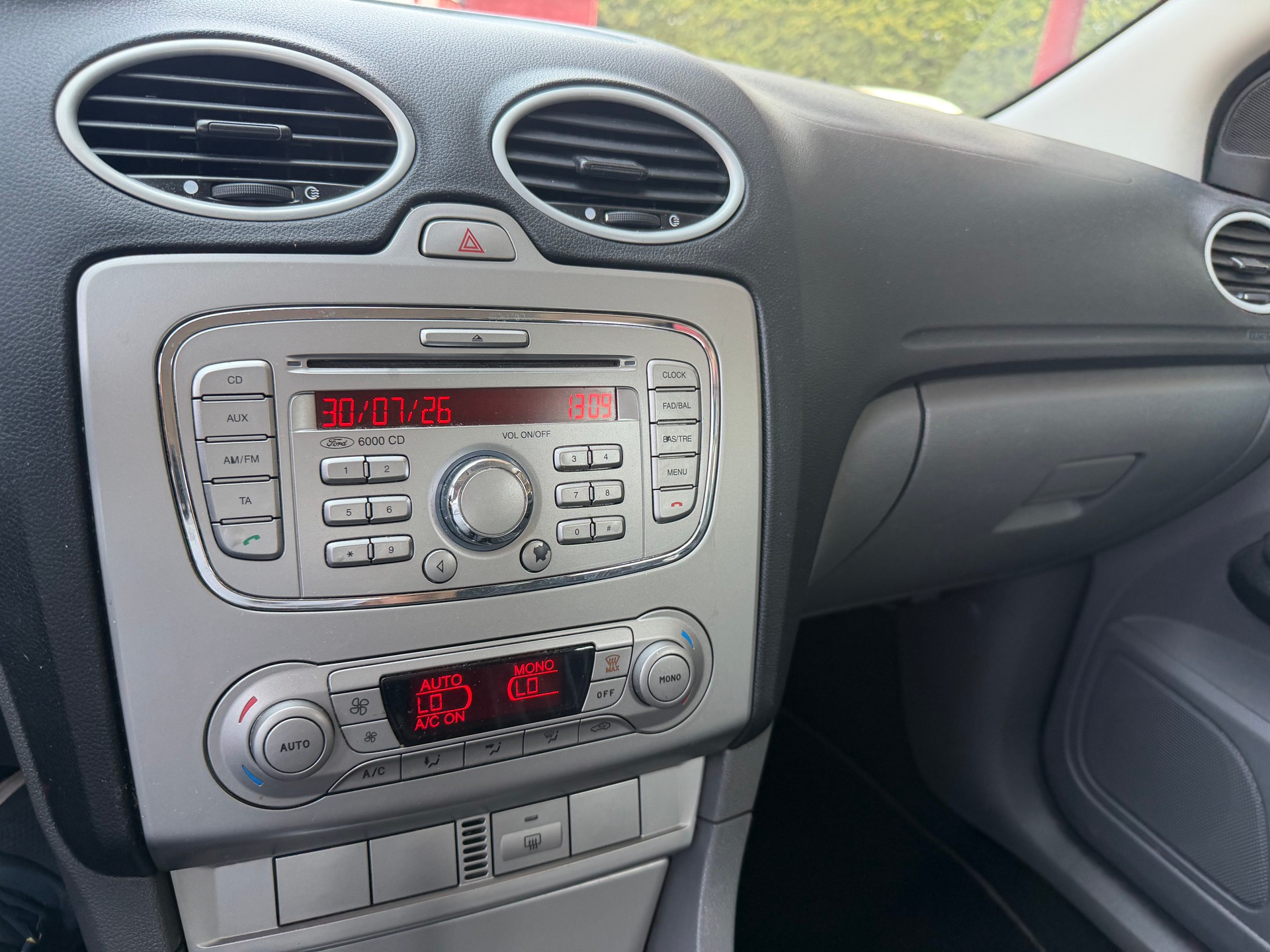 FORD Focus 1.6i VCT Carving-image-9