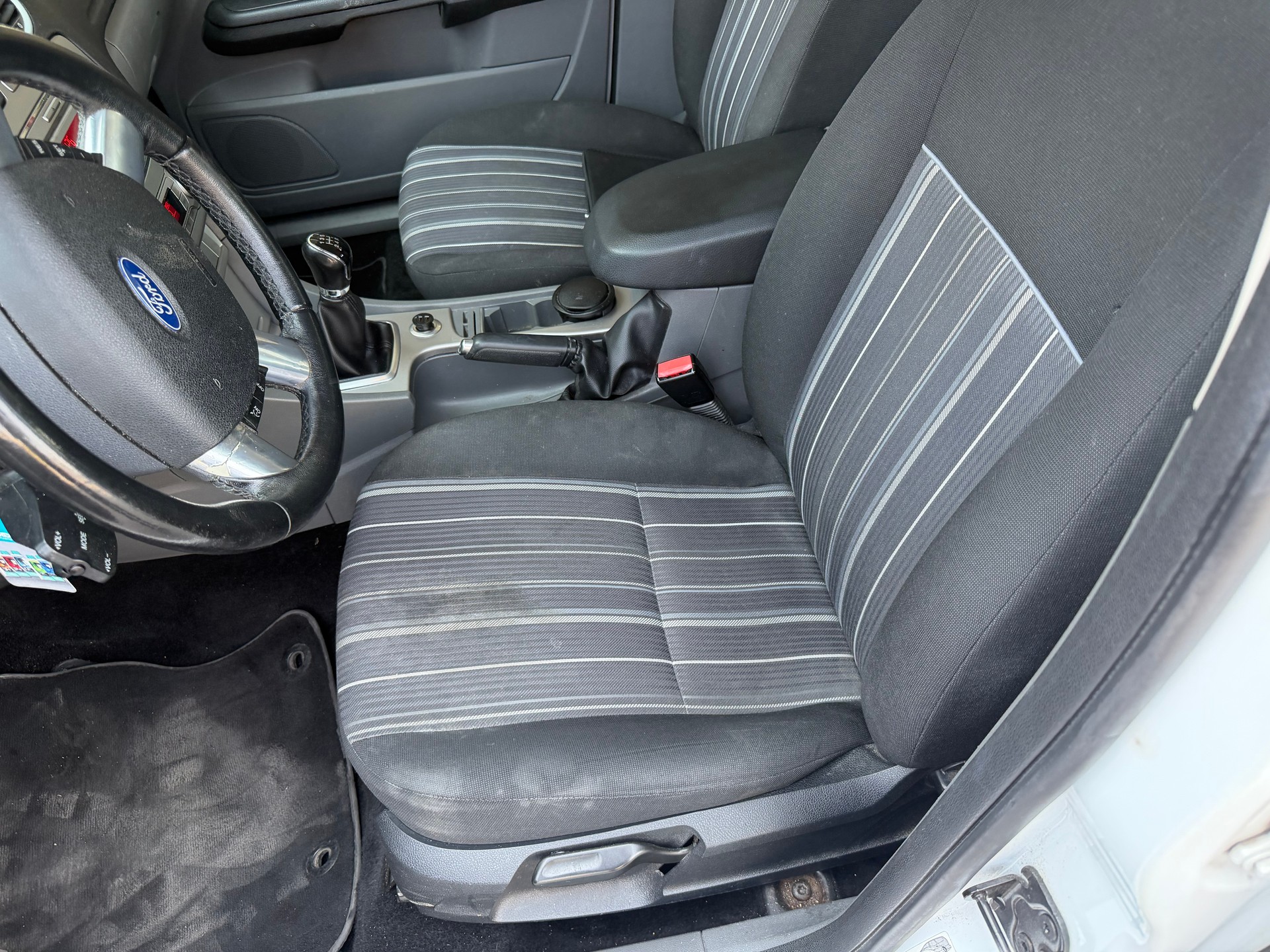 FORD Focus 1.6i VCT Carving-image-6