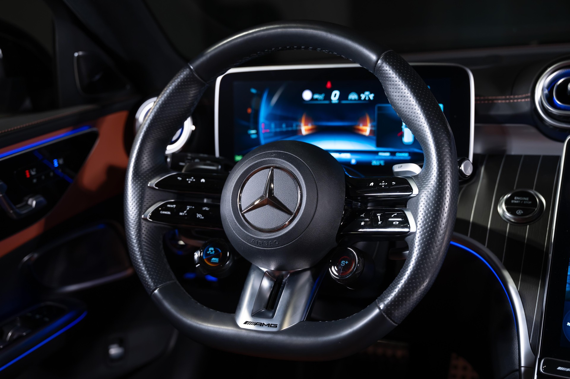 MERCEDES-BENZ C 43 AMG 4matic Kombi-image-22