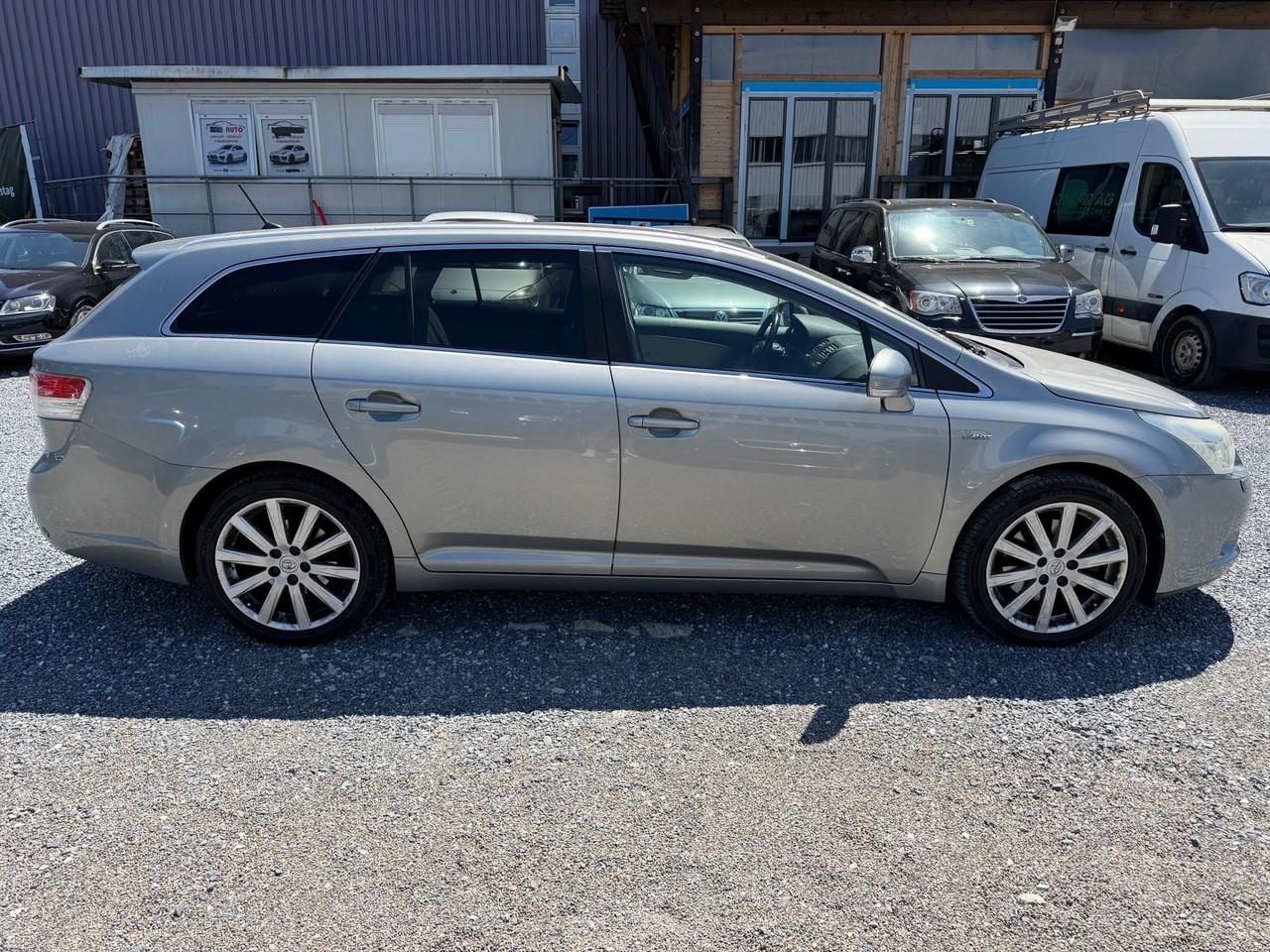 TOYOTA Avensis Sportswagon 2.2D-CAT Linea Sol Premium-image-12