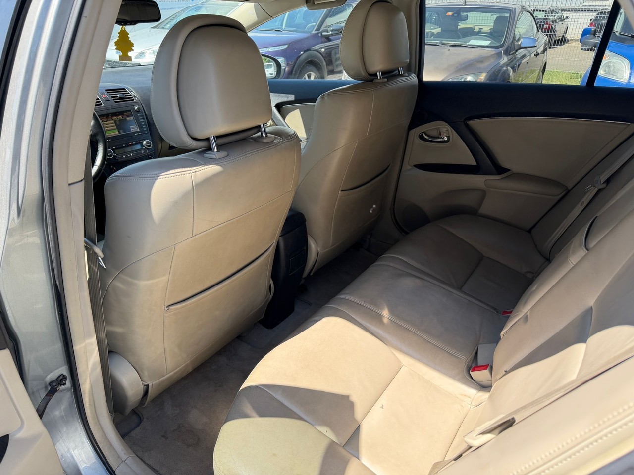 TOYOTA Avensis Sportswagon 2.2D-CAT Linea Sol Premium-image-3
