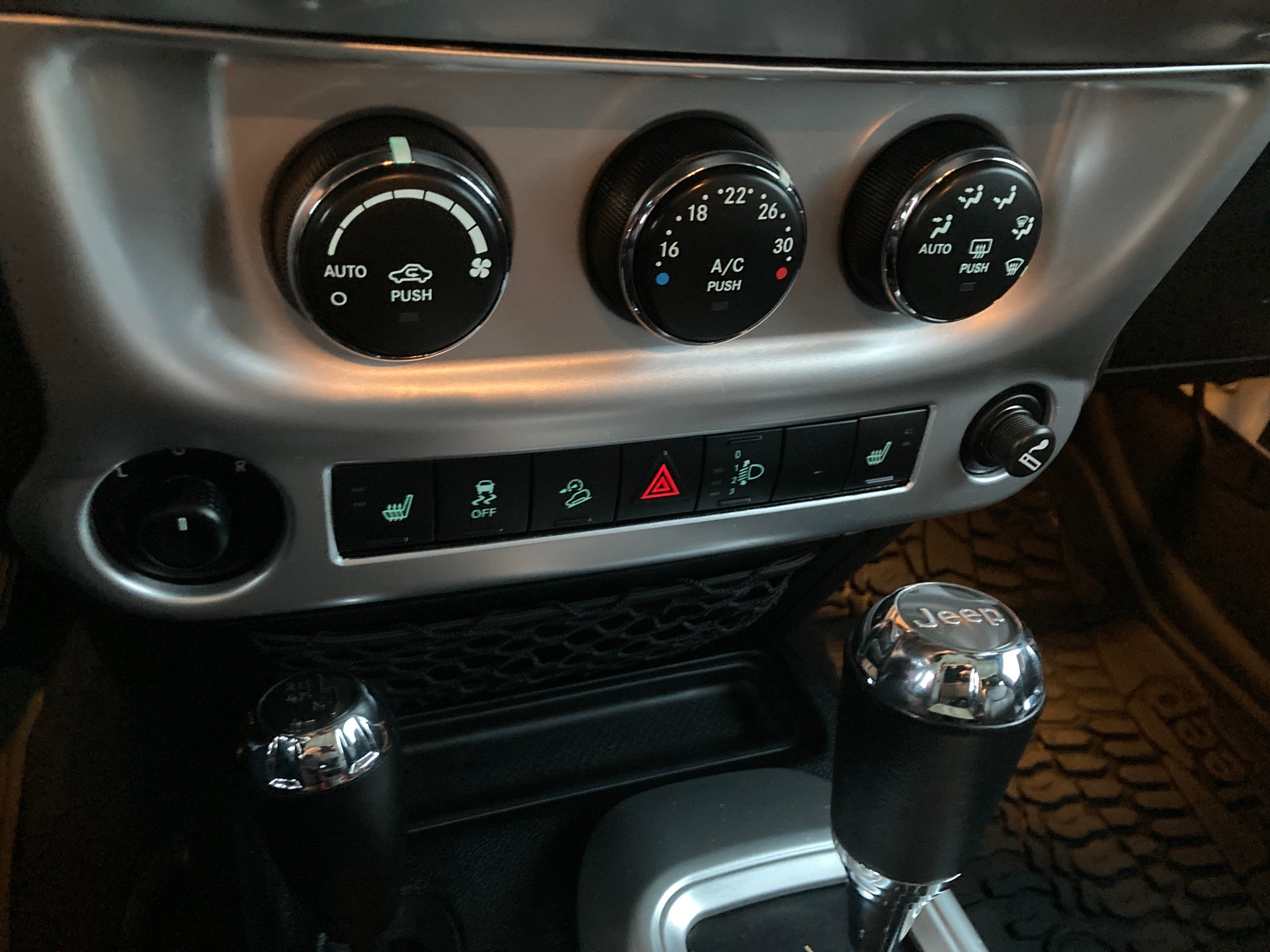 JEEP Wrangler 2.8 CRD Sahara Automatic hardtop mit Anhängerkupplung 2`800 KG-image-9
