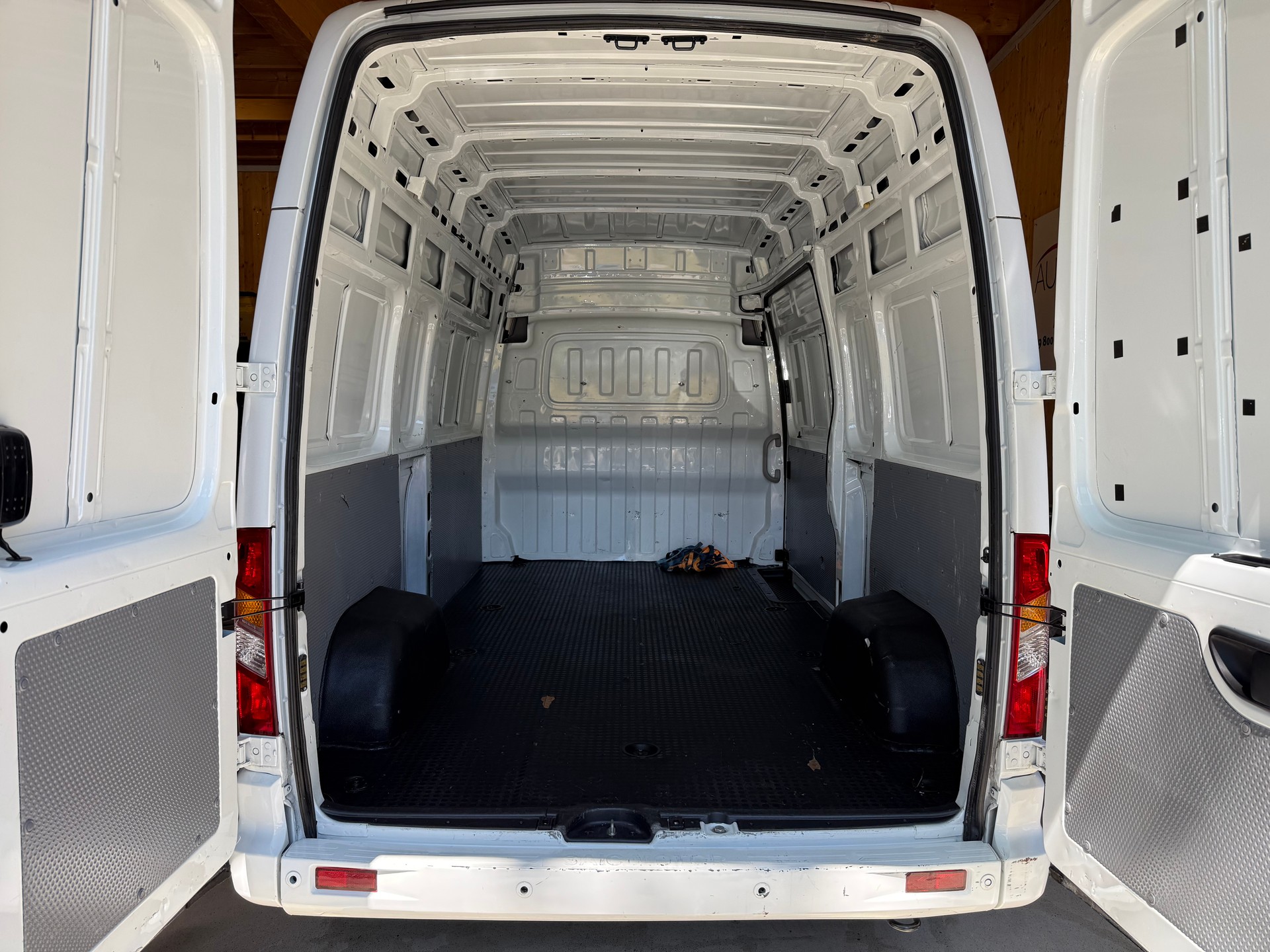 MAXUS EV80 Kastenaufbau H3-image-11