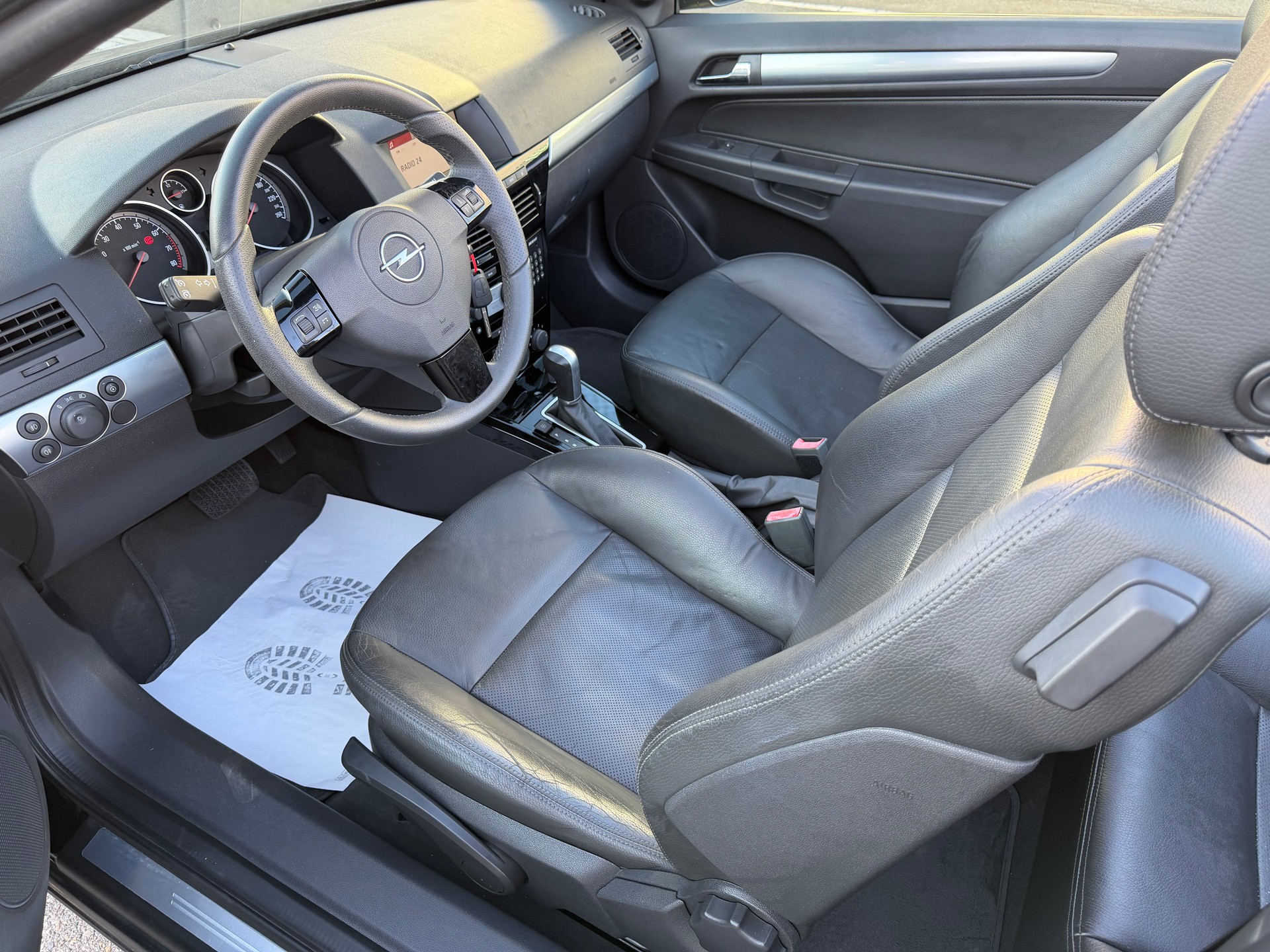 OPEL Astra TT 1.8i 16V Cosmo-image-13