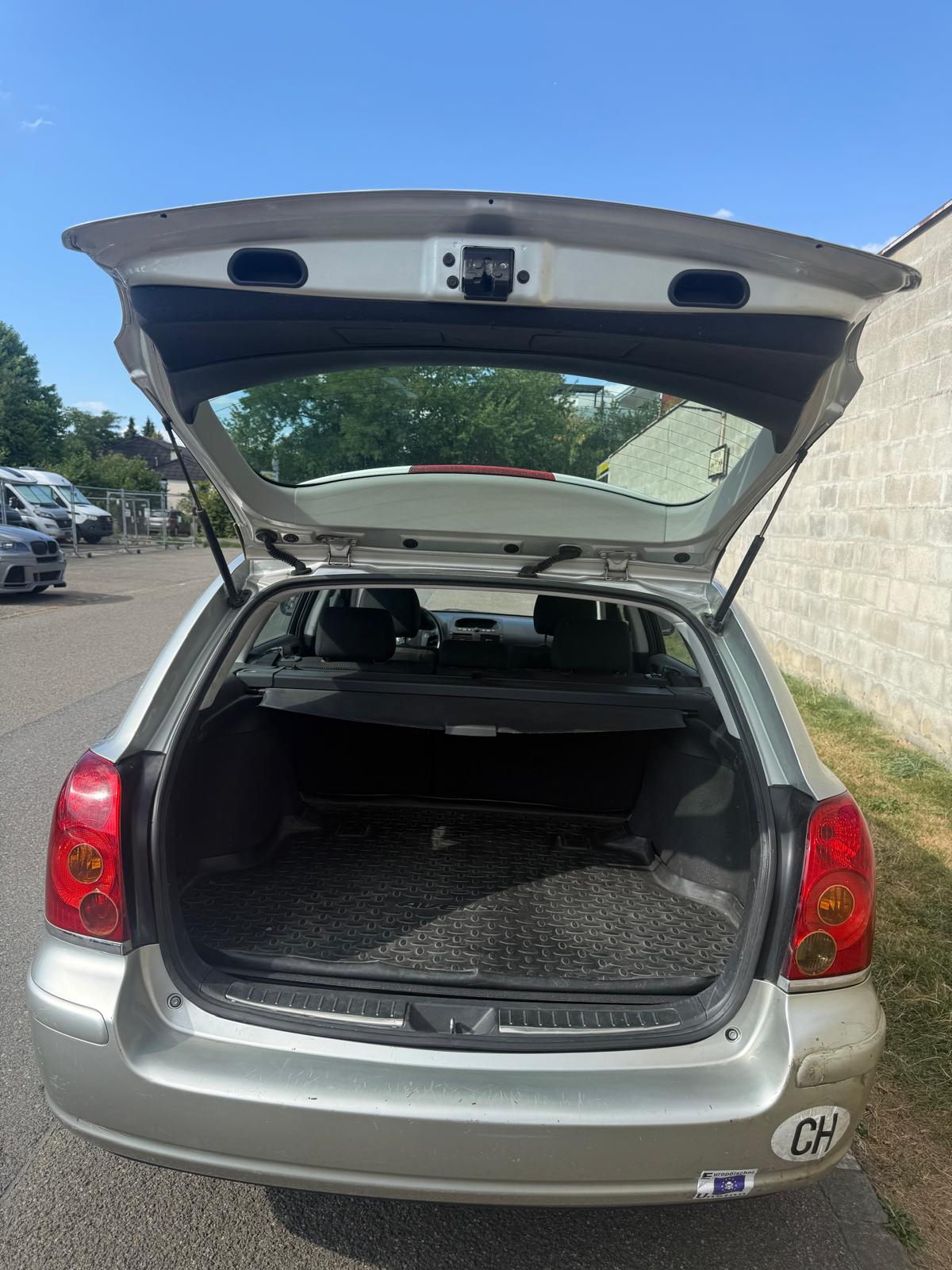 TOYOTA Avensis 2.4 D4 VVT-i Linea Sol Sportswagon T-Step5-image-9