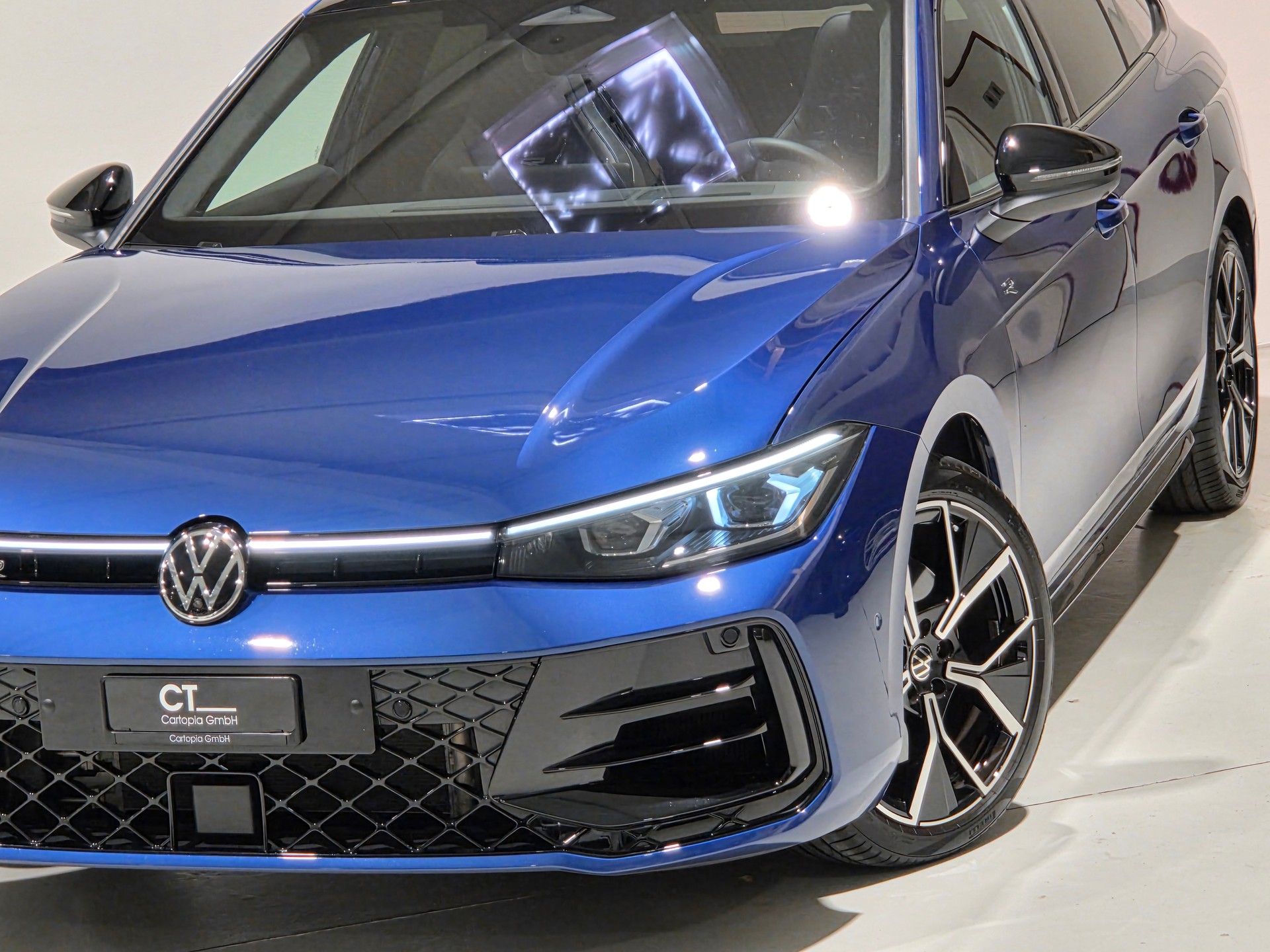 VW Passat Variant 2.0 TSI evo4 R-Line Signature Black Style 4 Motion DSG-image-21