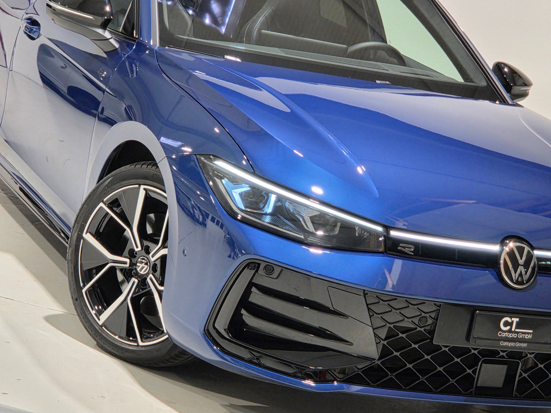 VW Passat Variant 2.0 TSI evo4 R-Line Signature Black Style 4 Motion DSG-image-23