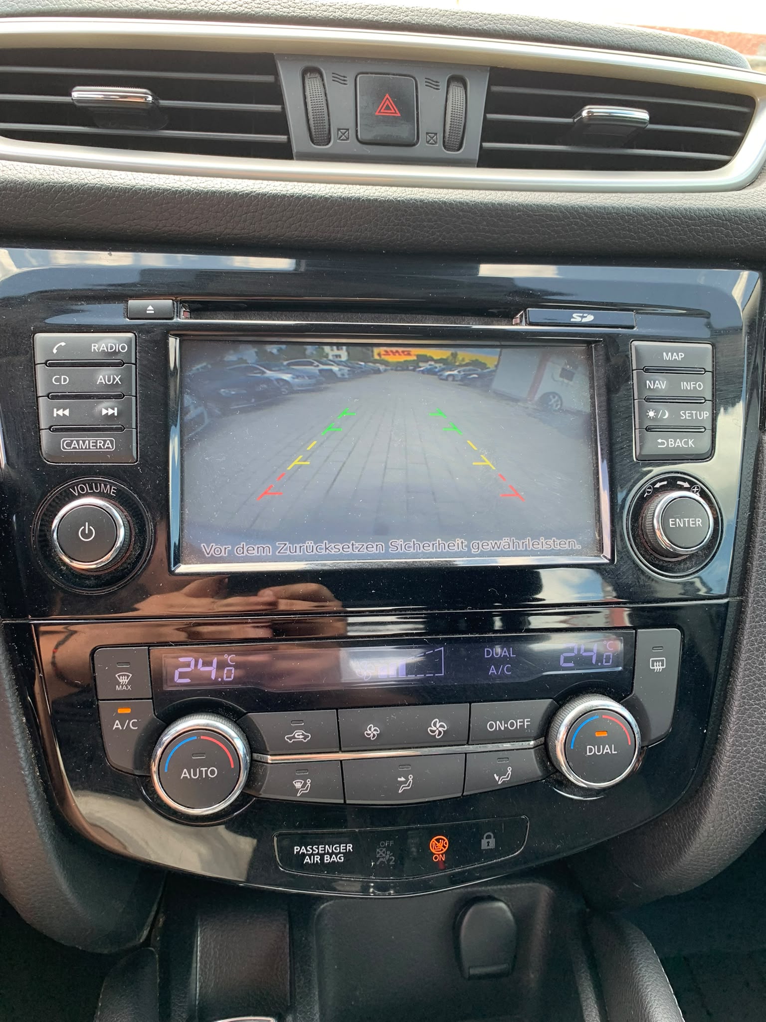 NISSAN Qashqai 1.6 dCi tekna Xtronic CVT (Klimatronik * Alufelgen * Sensoren * AHK * Multilenkrad * Navigation * BO5)-image-10