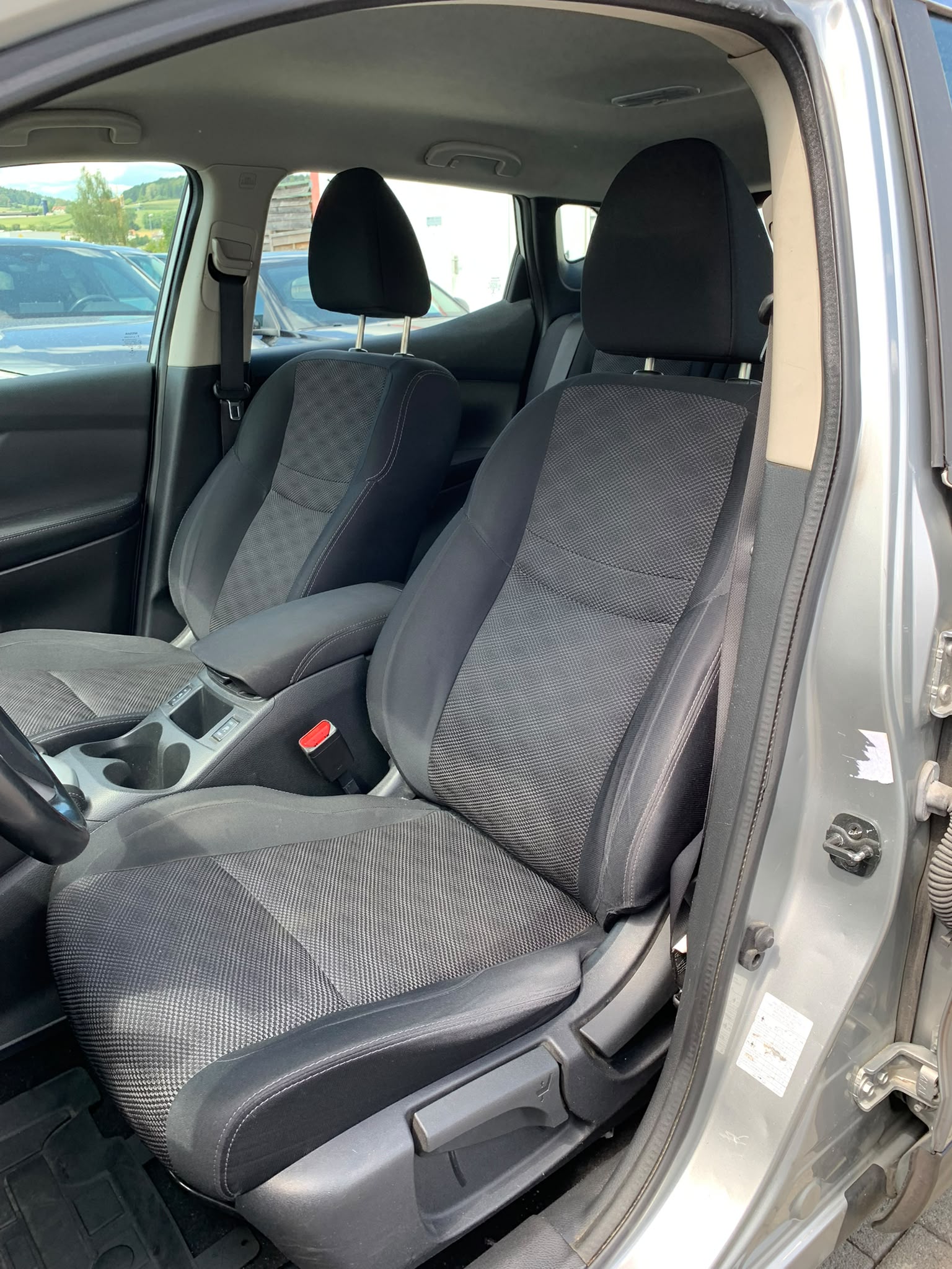 NISSAN Qashqai 1.6 dCi tekna Xtronic CVT (Klimatronik * Alufelgen * Sensoren * AHK * Multilenkrad * Navigation * BO5)-image-14