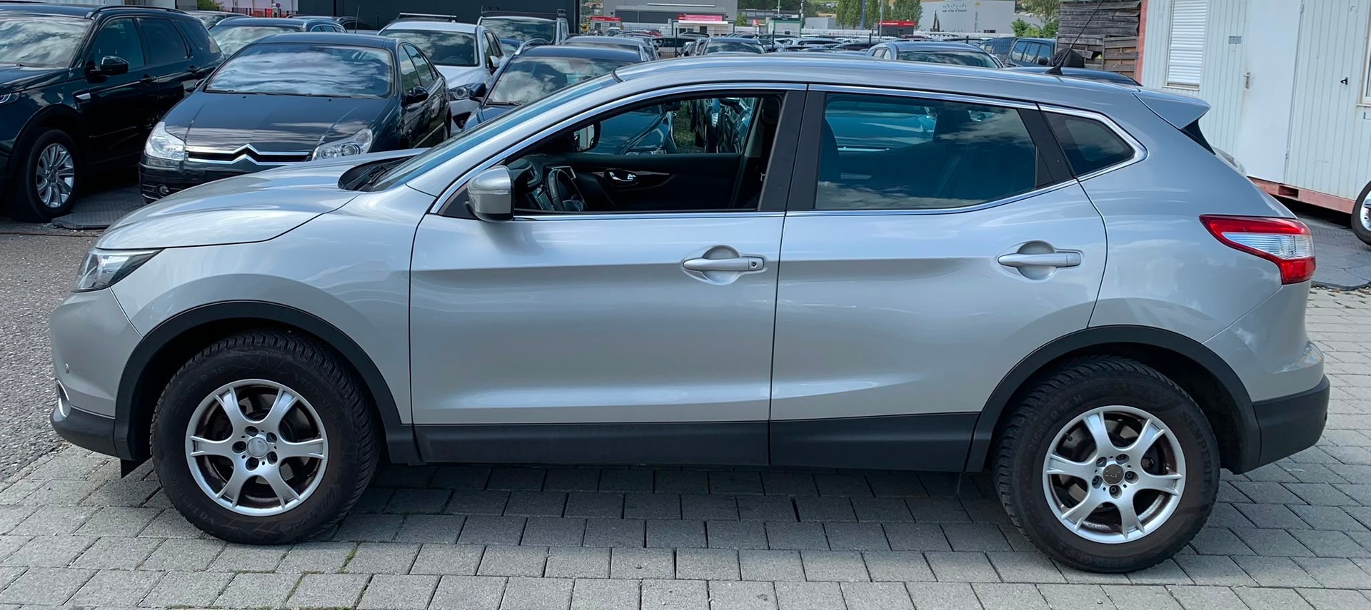 NISSAN Qashqai 1.6 dCi tekna Xtronic CVT (Klimatronik * Alufelgen * Sensoren * AHK * Multilenkrad * Navigation * BO5)-image-5
