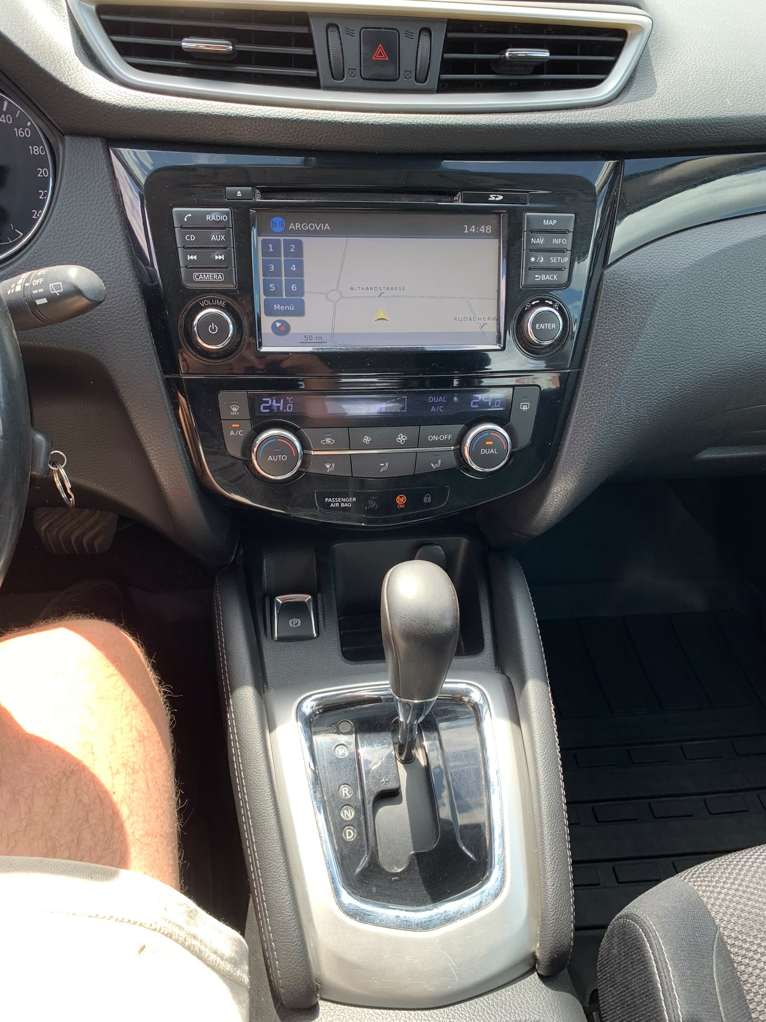NISSAN Qashqai 1.6 dCi tekna Xtronic CVT (Klimatronik * Alufelgen * Sensoren * AHK * Multilenkrad * Navigation * BO5)-image-11