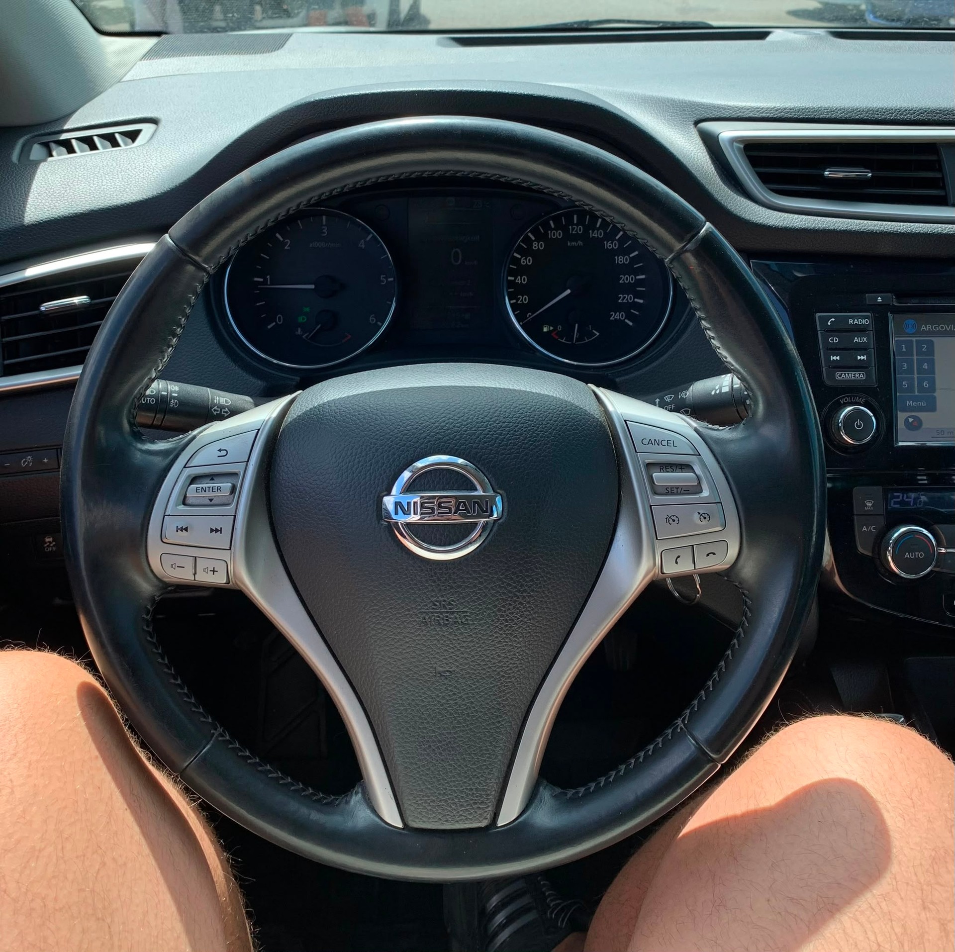 NISSAN Qashqai 1.6 dCi tekna Xtronic CVT (Klimatronik * Alufelgen * Sensoren * AHK * Multilenkrad * Navigation * BO5)-image-9