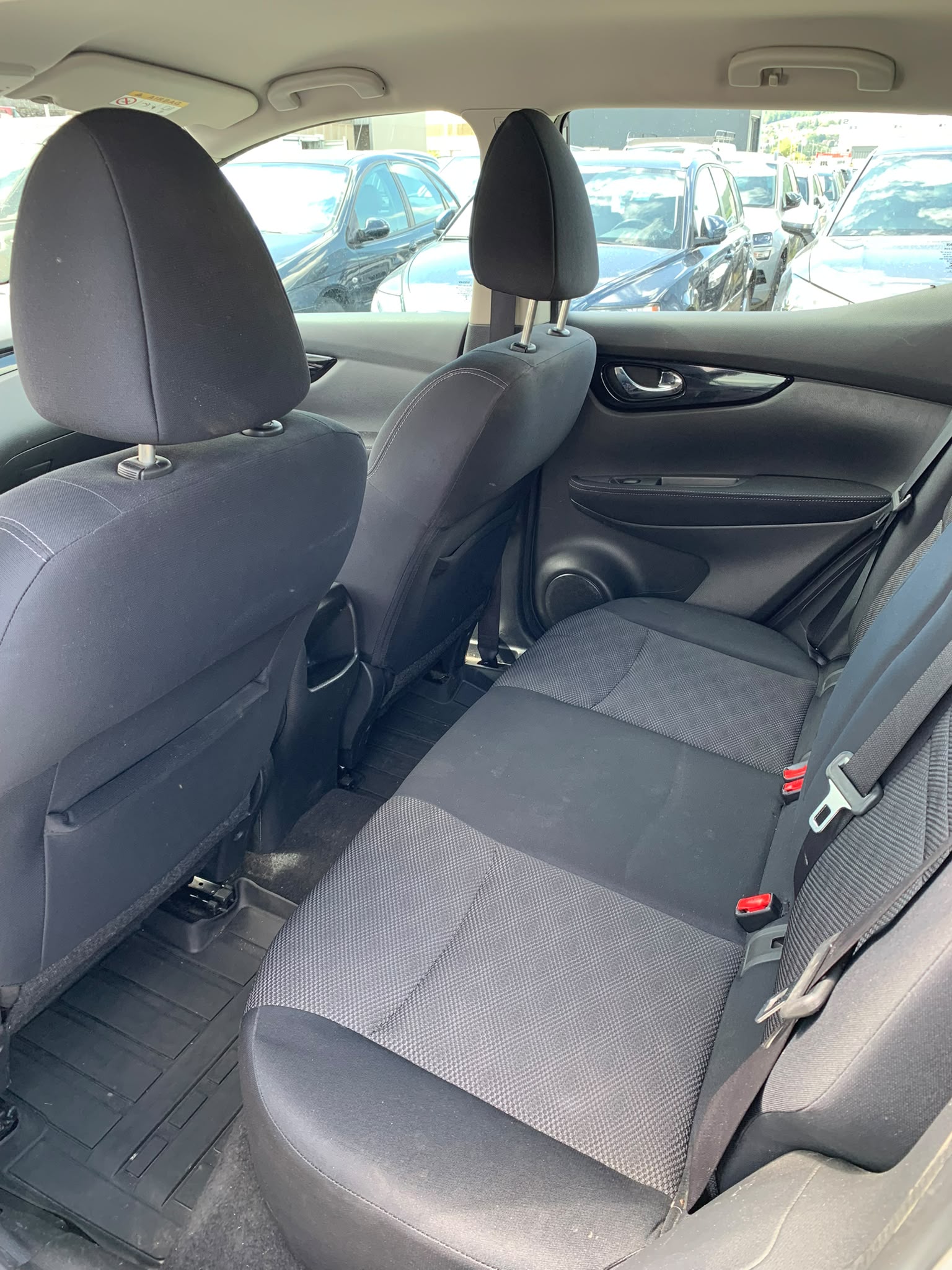 NISSAN Qashqai 1.6 dCi tekna Xtronic CVT (Klimatronik * Alufelgen * Sensoren * AHK * Multilenkrad * Navigation * BO5)-image-15