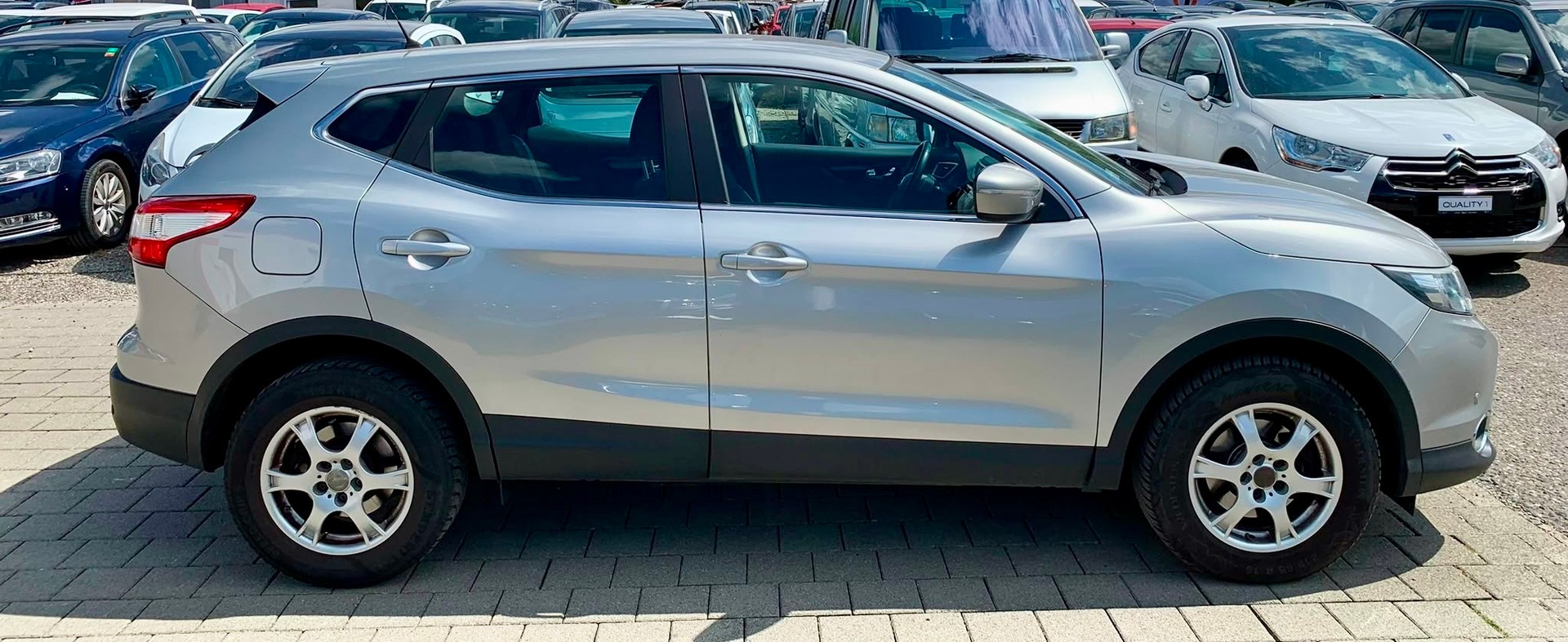 NISSAN Qashqai 1.6 dCi tekna Xtronic CVT (Klimatronik * Alufelgen * Sensoren * AHK * Multilenkrad * Navigation * BO5)-image-6