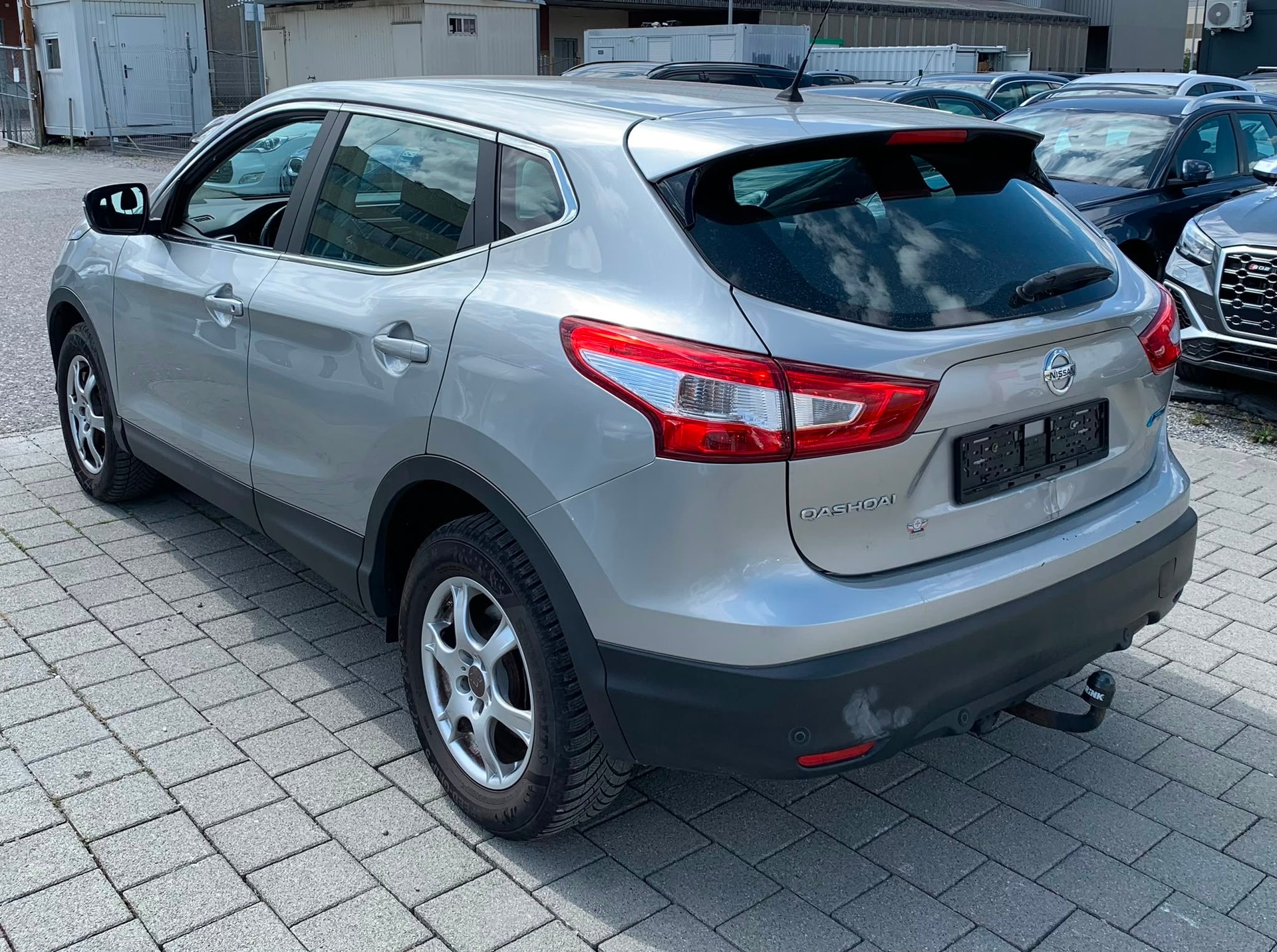 NISSAN Qashqai 1.6 dCi tekna Xtronic CVT (Klimatronik * Alufelgen * Sensoren * AHK * Multilenkrad * Navigation * BO5)-image-4