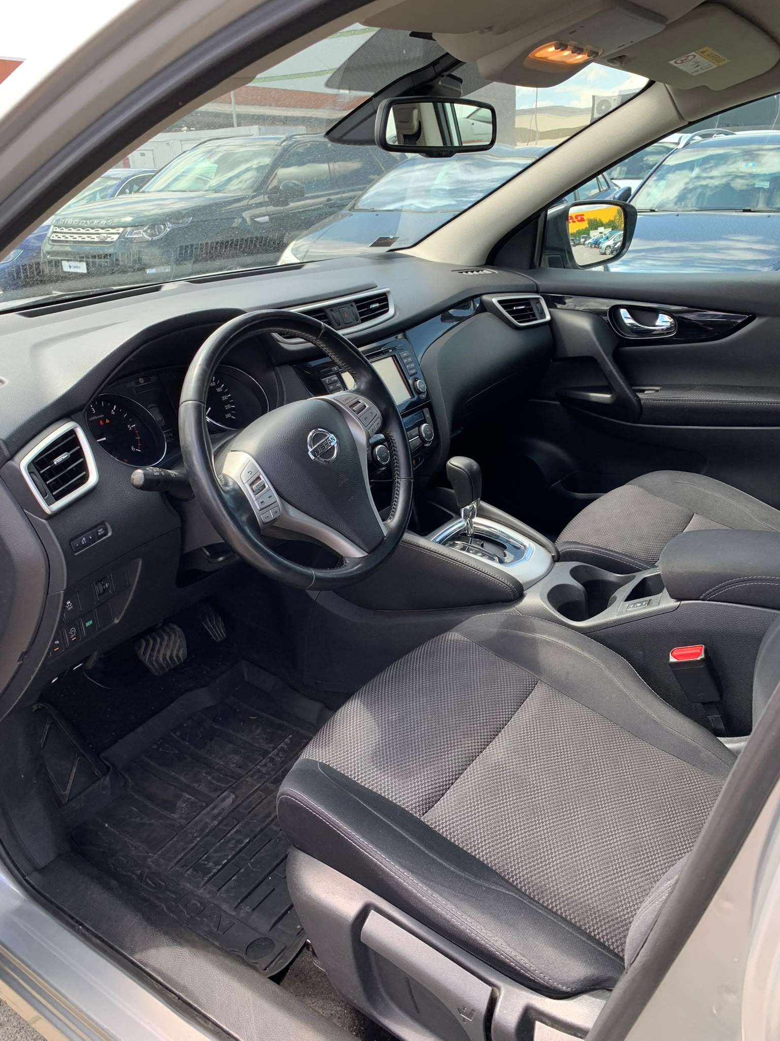 NISSAN Qashqai 1.6 dCi tekna Xtronic CVT (Klimatronik * Alufelgen * Sensoren * AHK * Multilenkrad * Navigation * BO5)-image-13