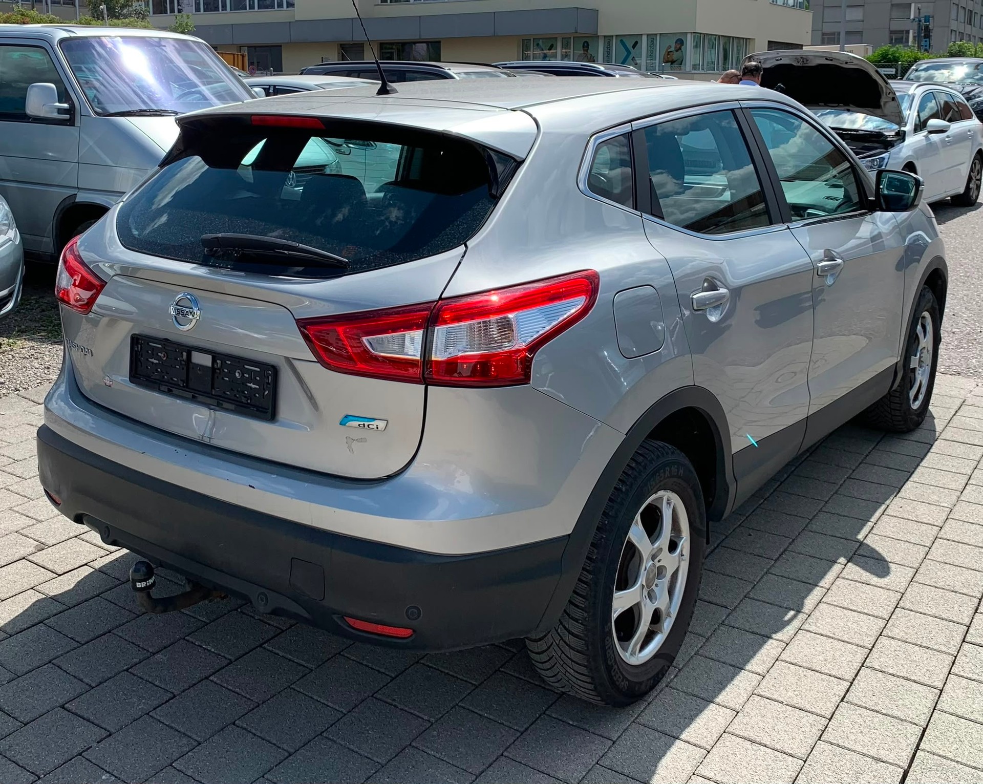 NISSAN Qashqai 1.6 dCi tekna Xtronic CVT (Klimatronik * Alufelgen * Sensoren * AHK * Multilenkrad * Navigation * BO5)-image-7