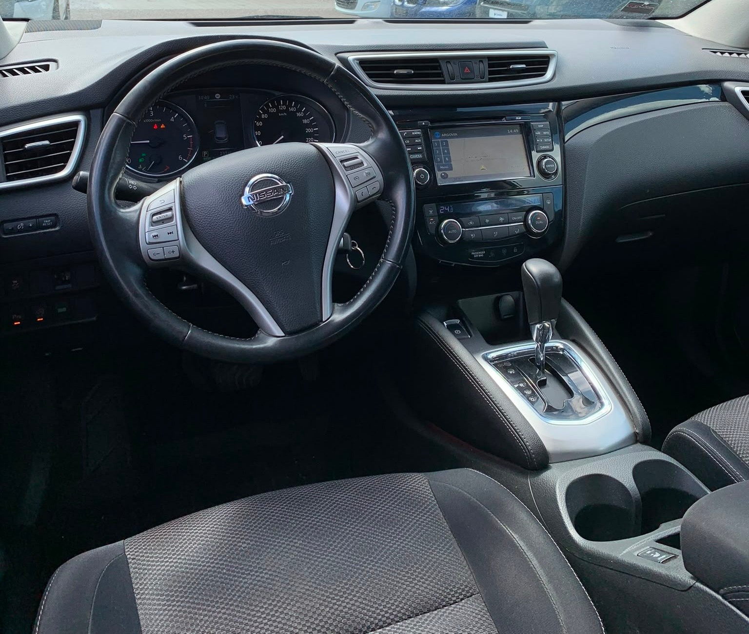 NISSAN Qashqai 1.6 dCi tekna Xtronic CVT (Klimatronik * Alufelgen * Sensoren * AHK * Multilenkrad * Navigation * BO5)-image-12