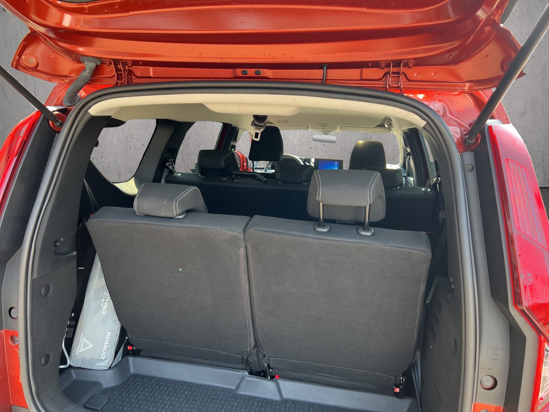 DACIA Jogger TCe 110 Extreme-image-10