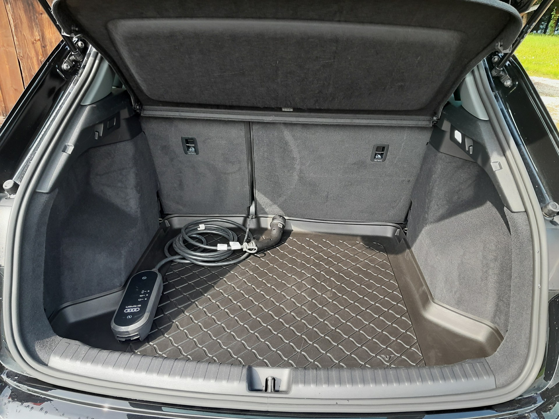 AUDI Q4 e-tron 50 quattro-image-2