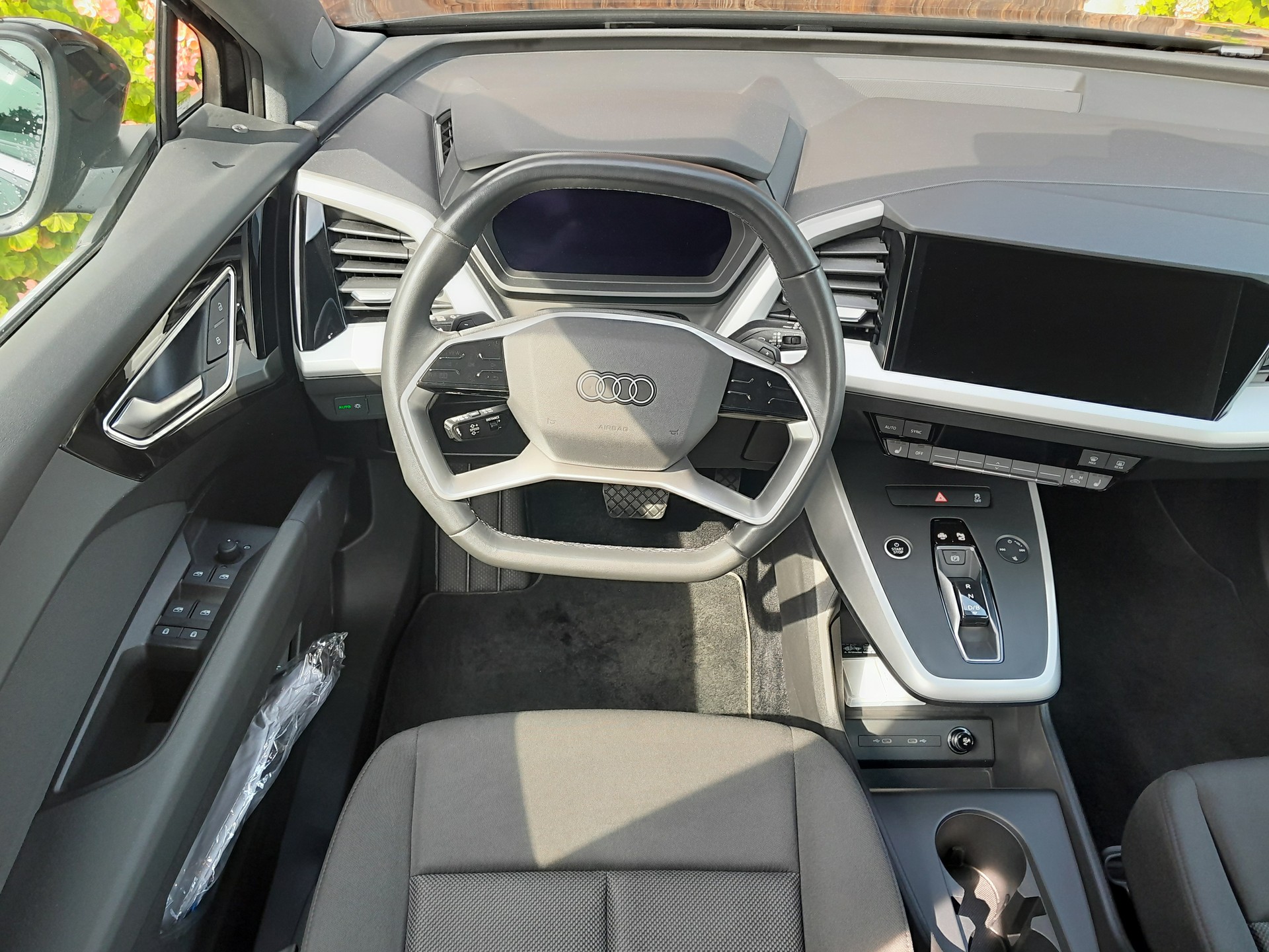 AUDI Q4 e-tron 50 quattro-image-3