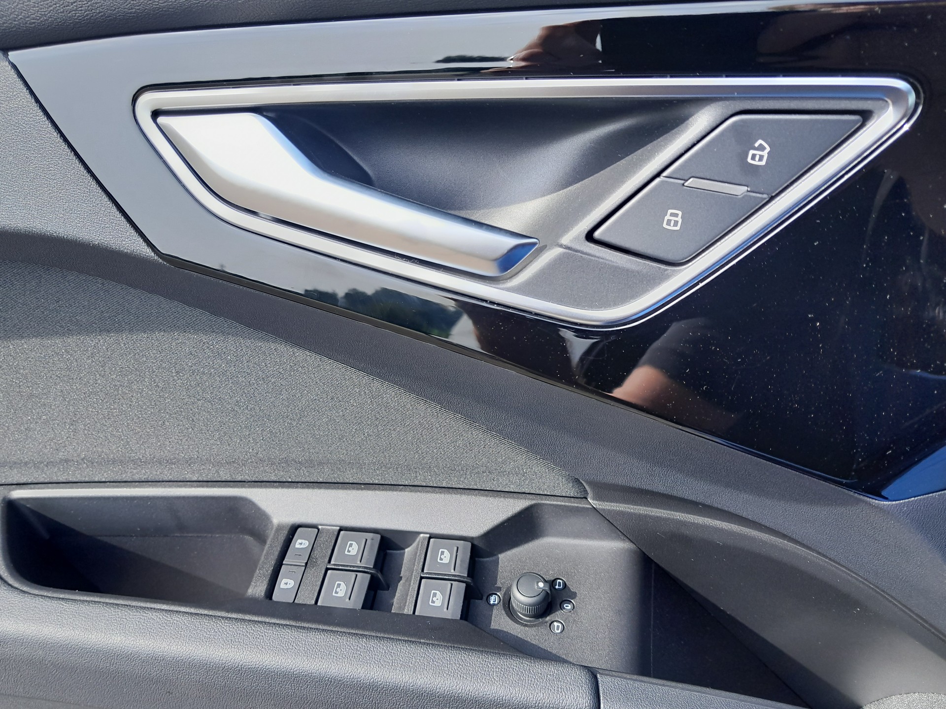 AUDI Q4 e-tron 50 quattro-image-7