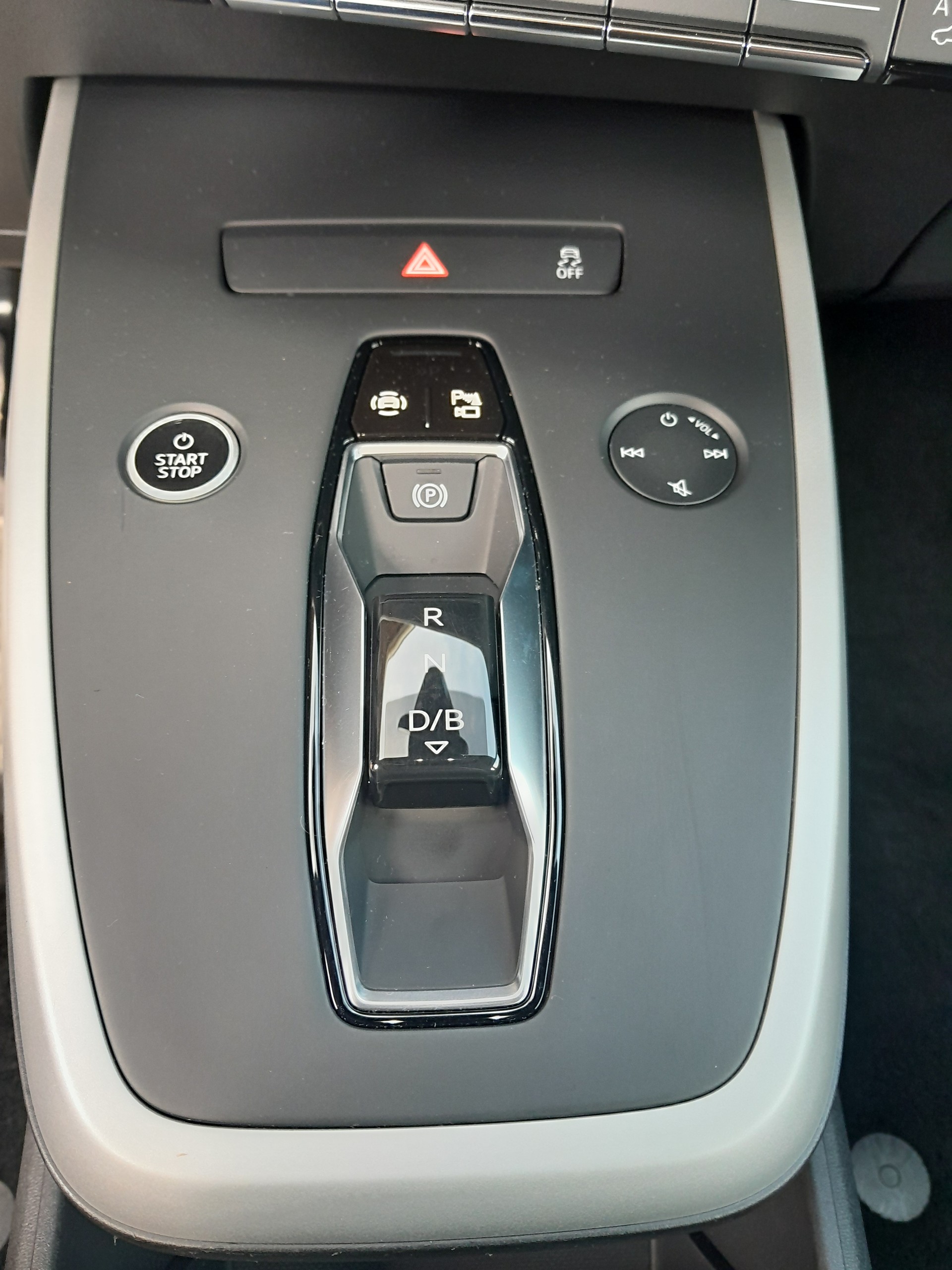 AUDI Q4 e-tron 50 quattro-image-5