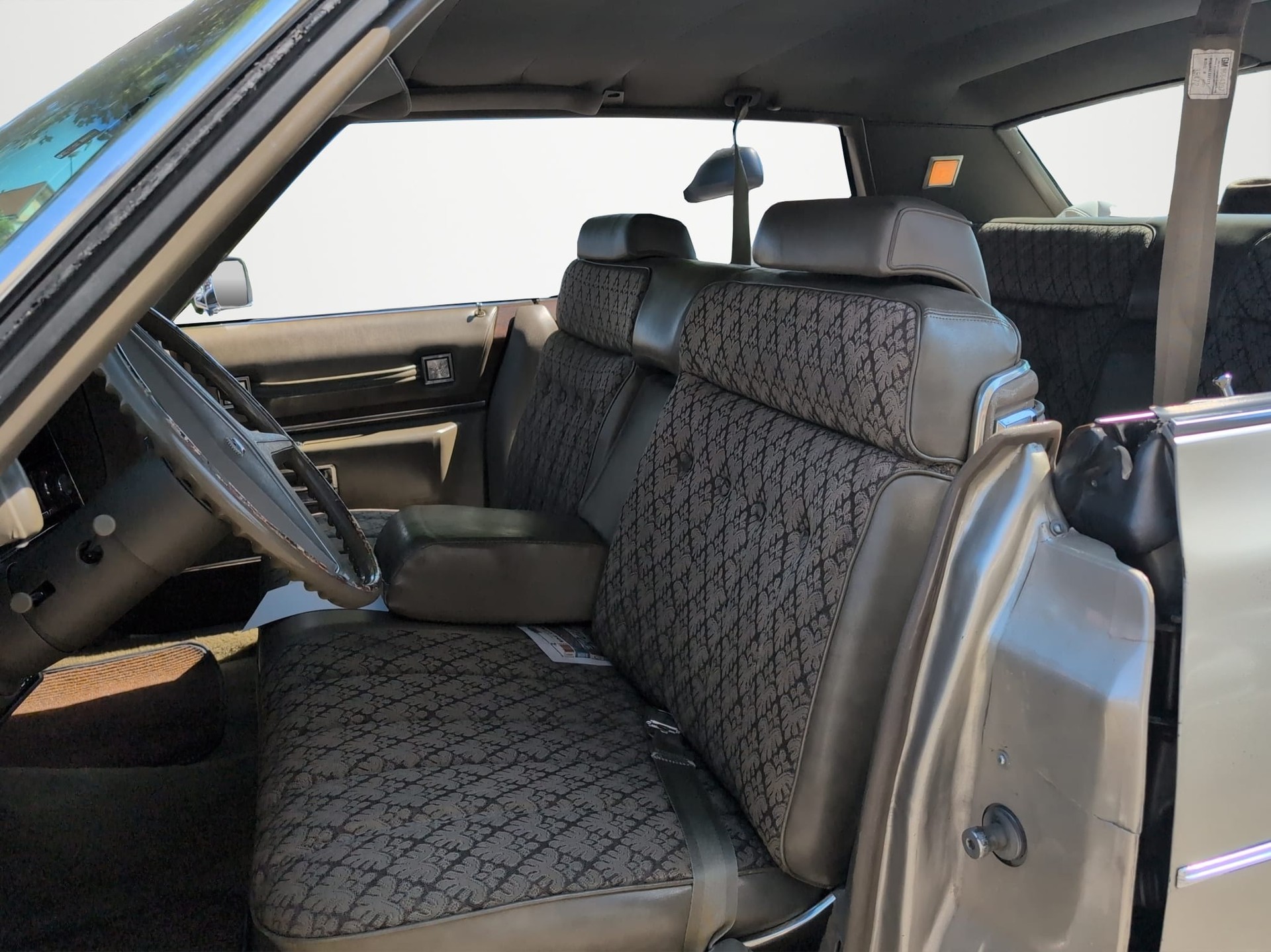 CADILLAC DEVILLE-image-4