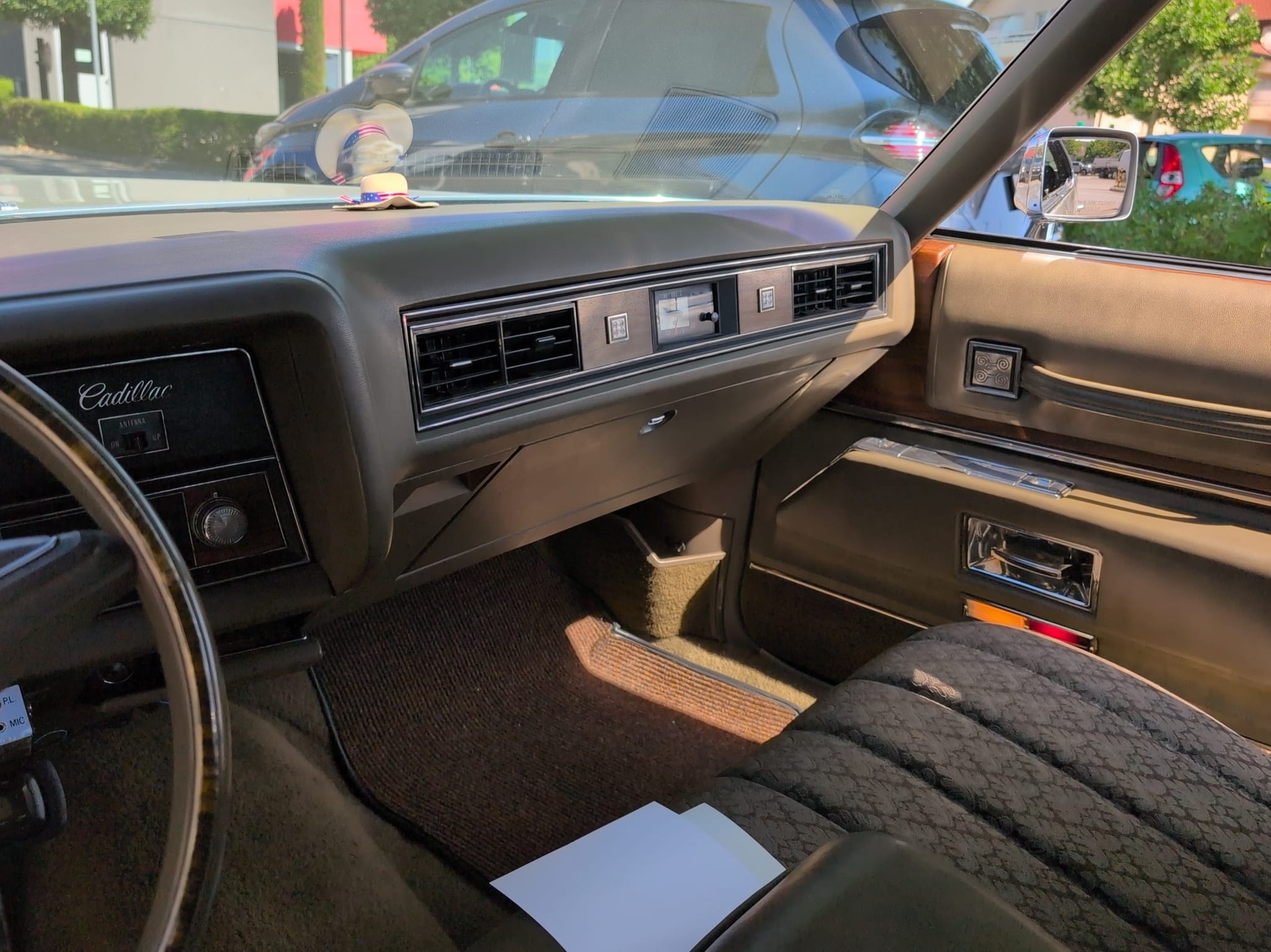 CADILLAC DEVILLE-image-9