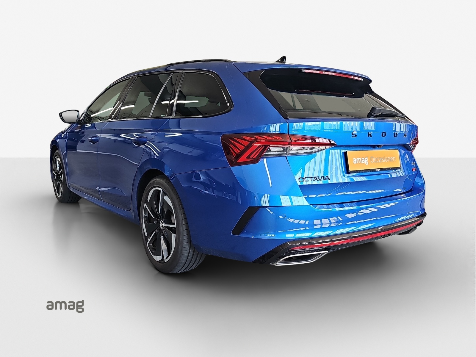SKODA Octavia Combi 2.0 TDI DSG RS 4x4-image-2
