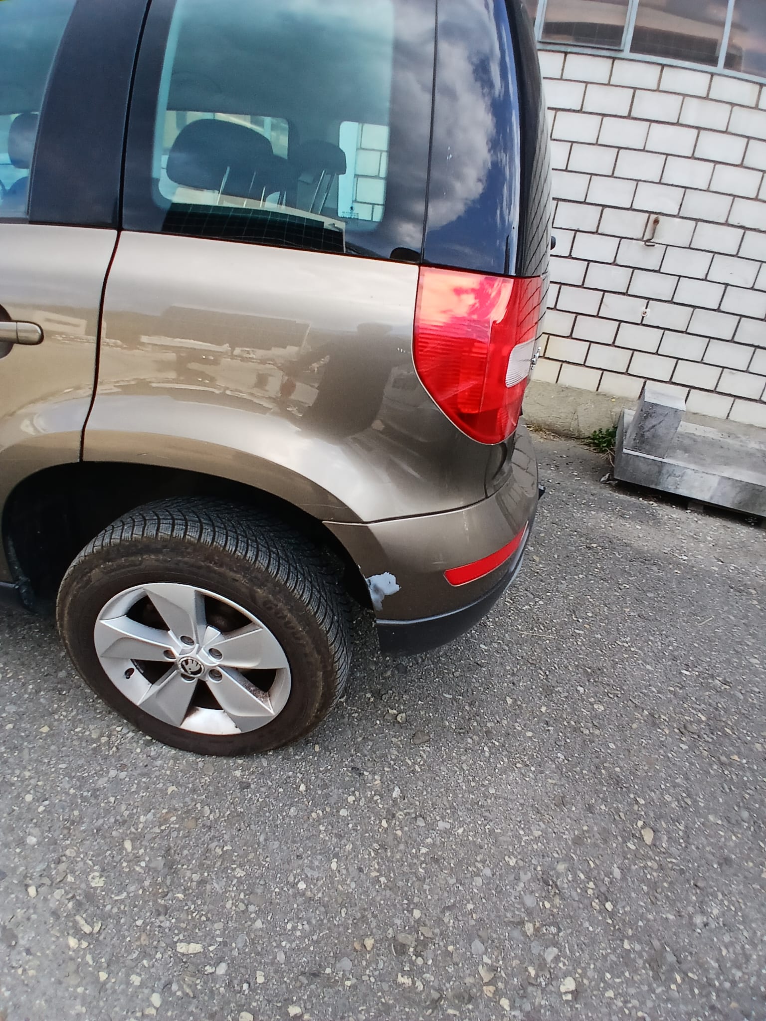 SKODA Yeti 2.0 TDI Active Outdoor 4x4-image-4