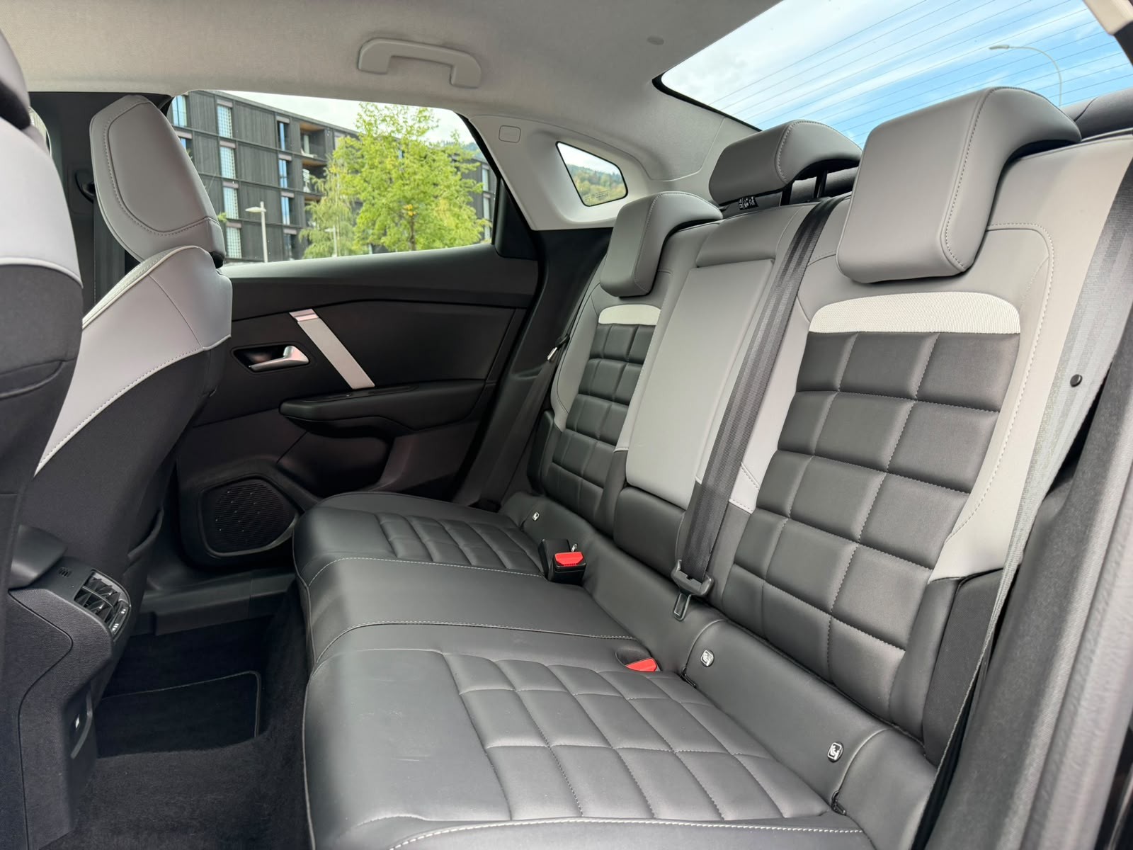 CITROEN C4 X HEV Max-image-14