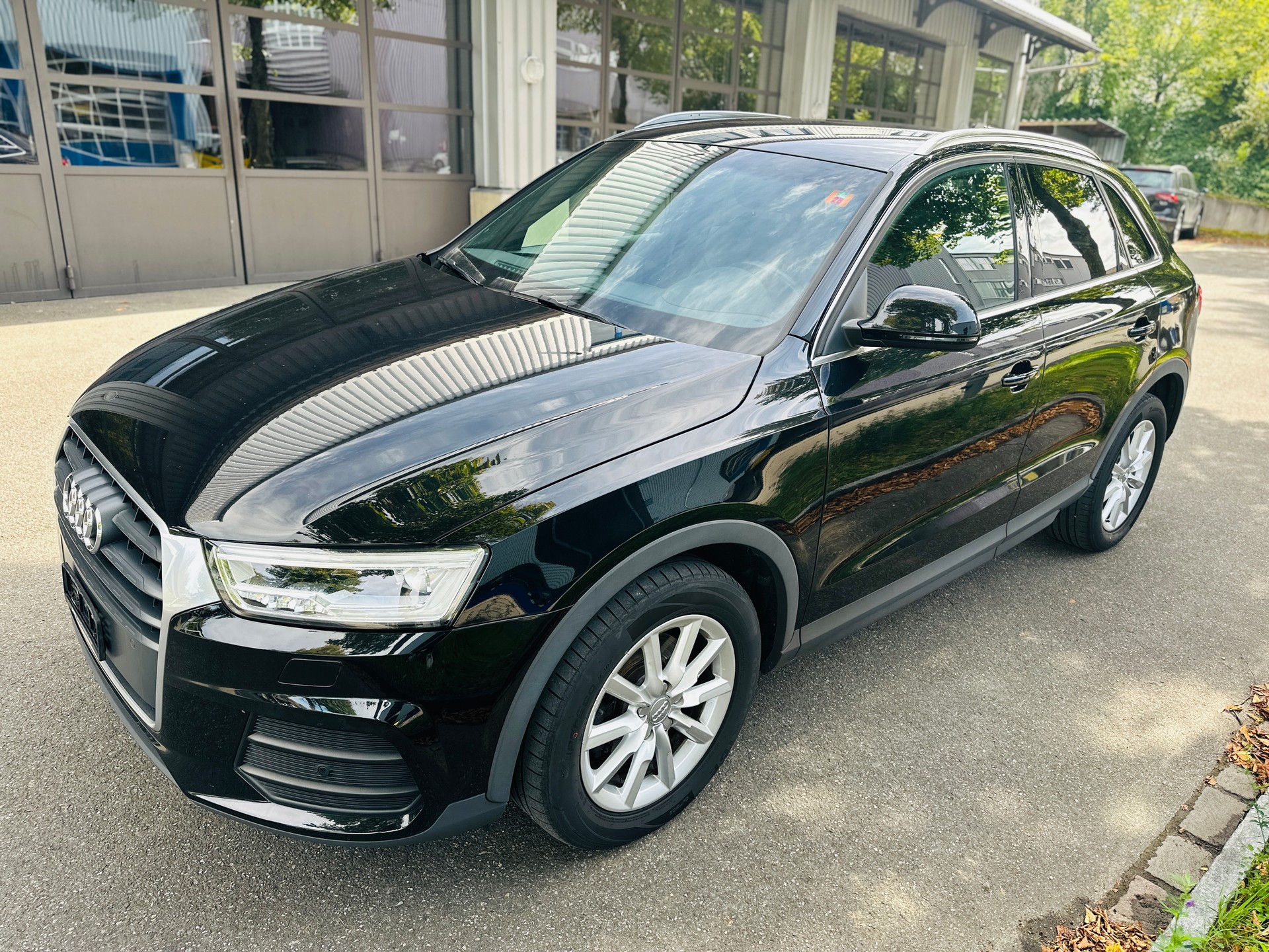 AUDI Q3 2.0 TDI quattro S-tronic-image-5