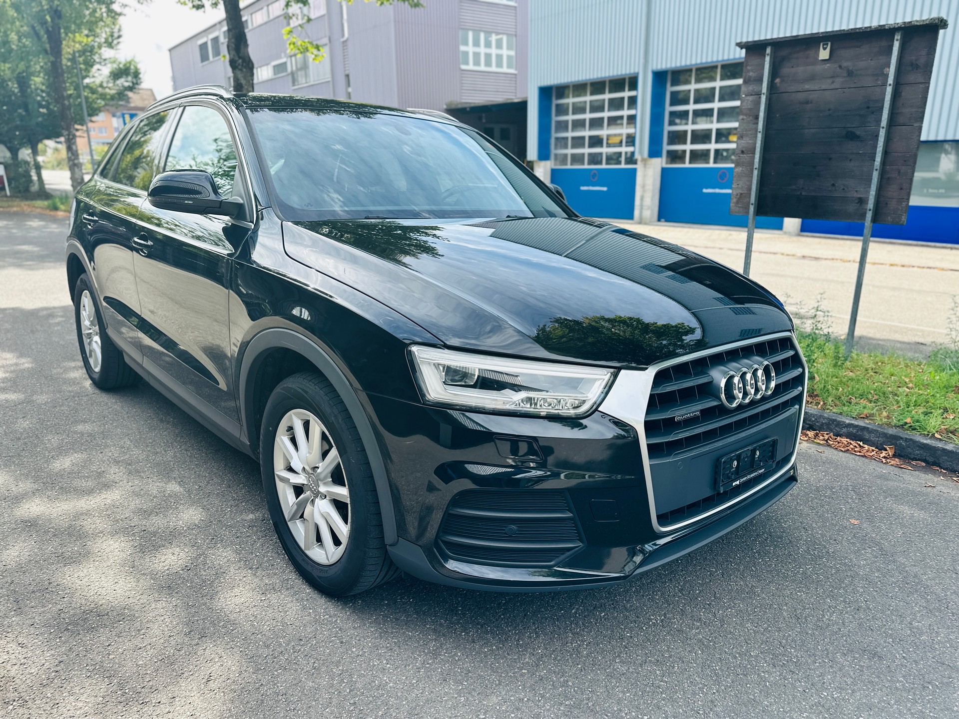 AUDI Q3 2.0 TDI quattro S-tronic-image-3