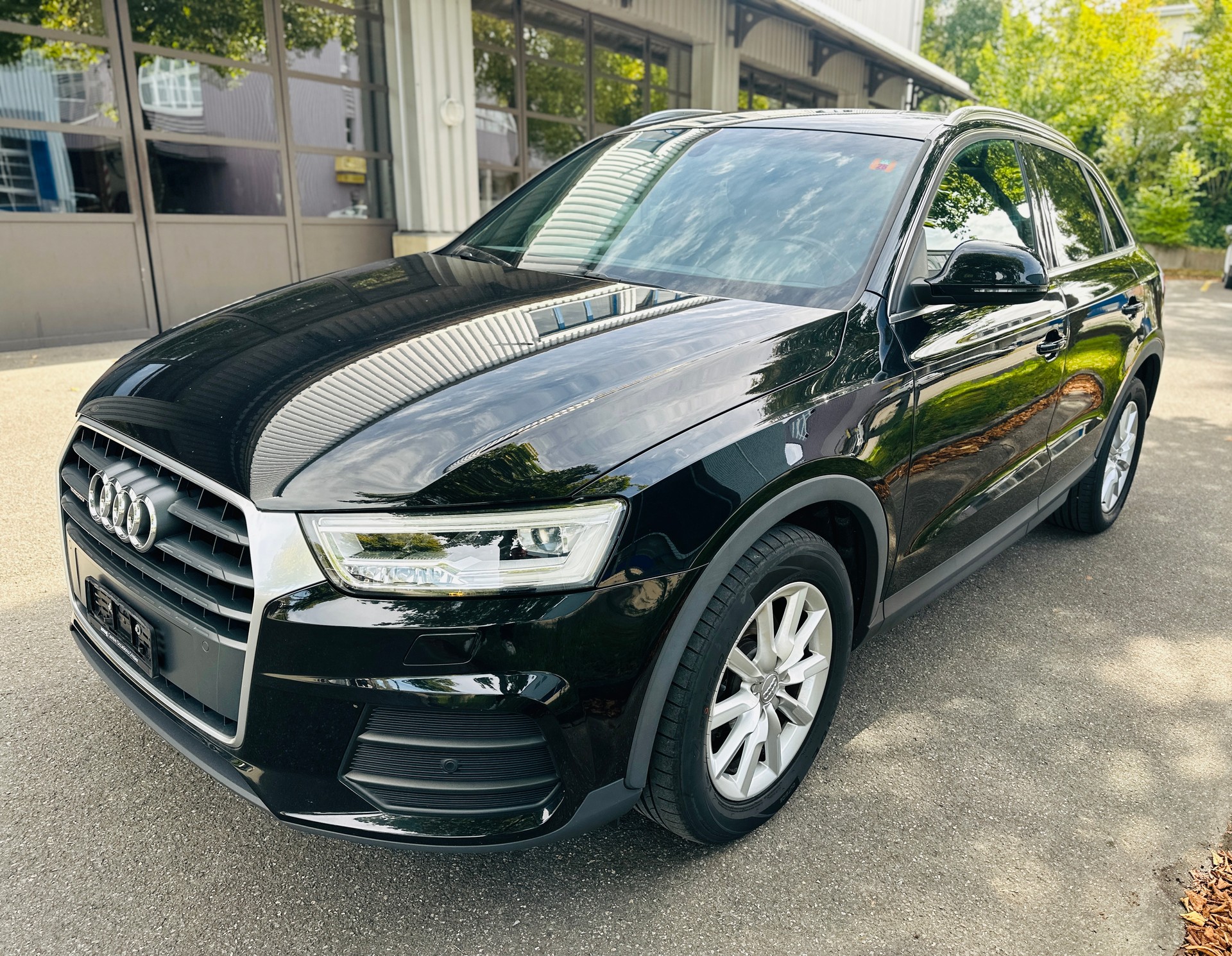 AUDI Q3 2.0 TDI quattro S-tronic-image-2