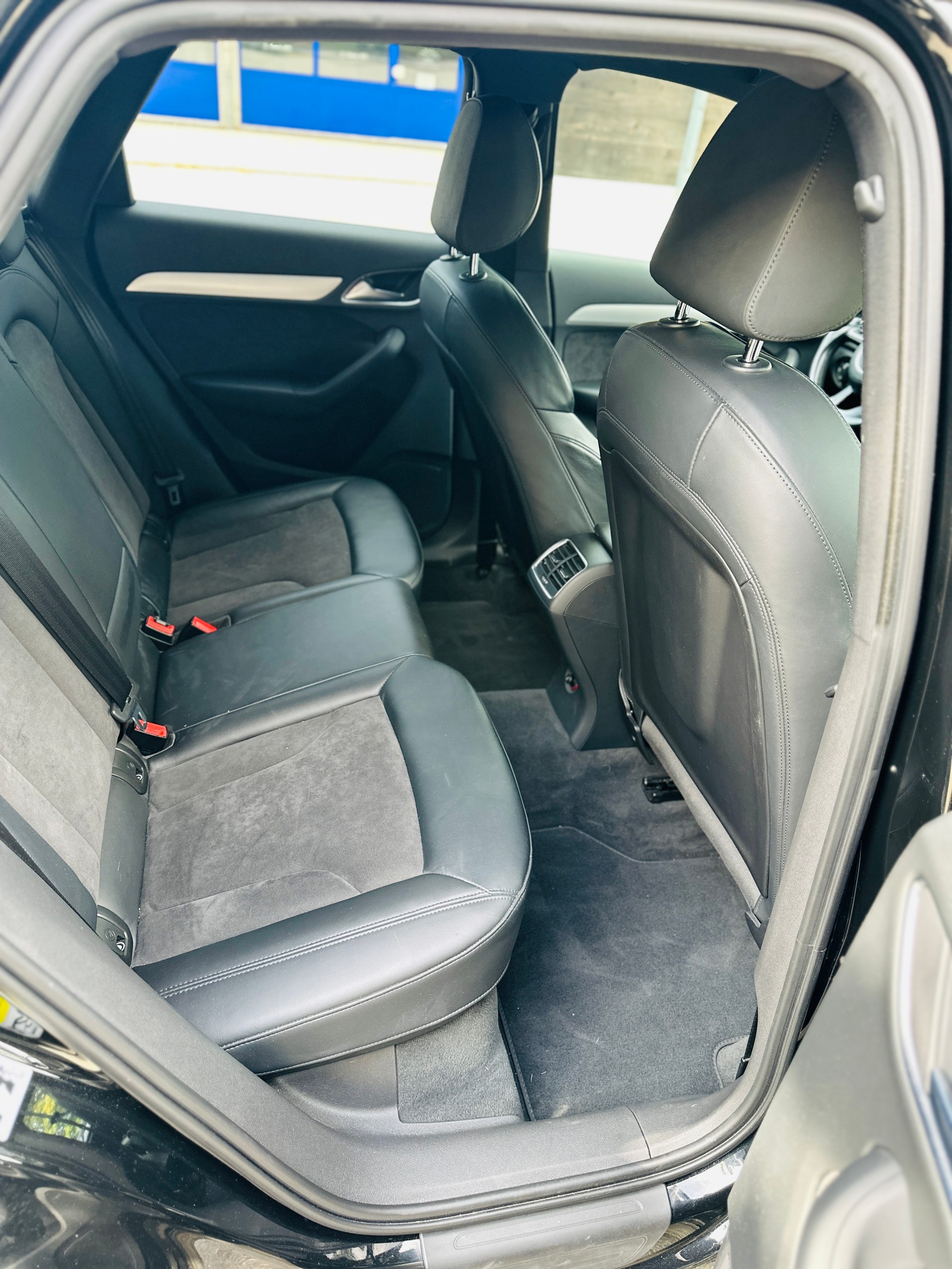 AUDI Q3 2.0 TDI quattro S-tronic-image-15