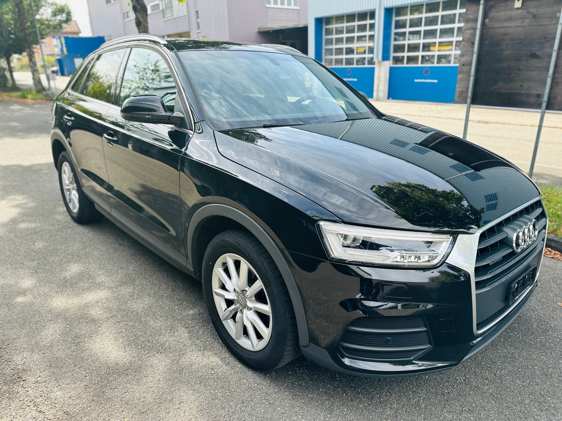AUDI Q3 2.0 TDI quattro S-tronic-image-1